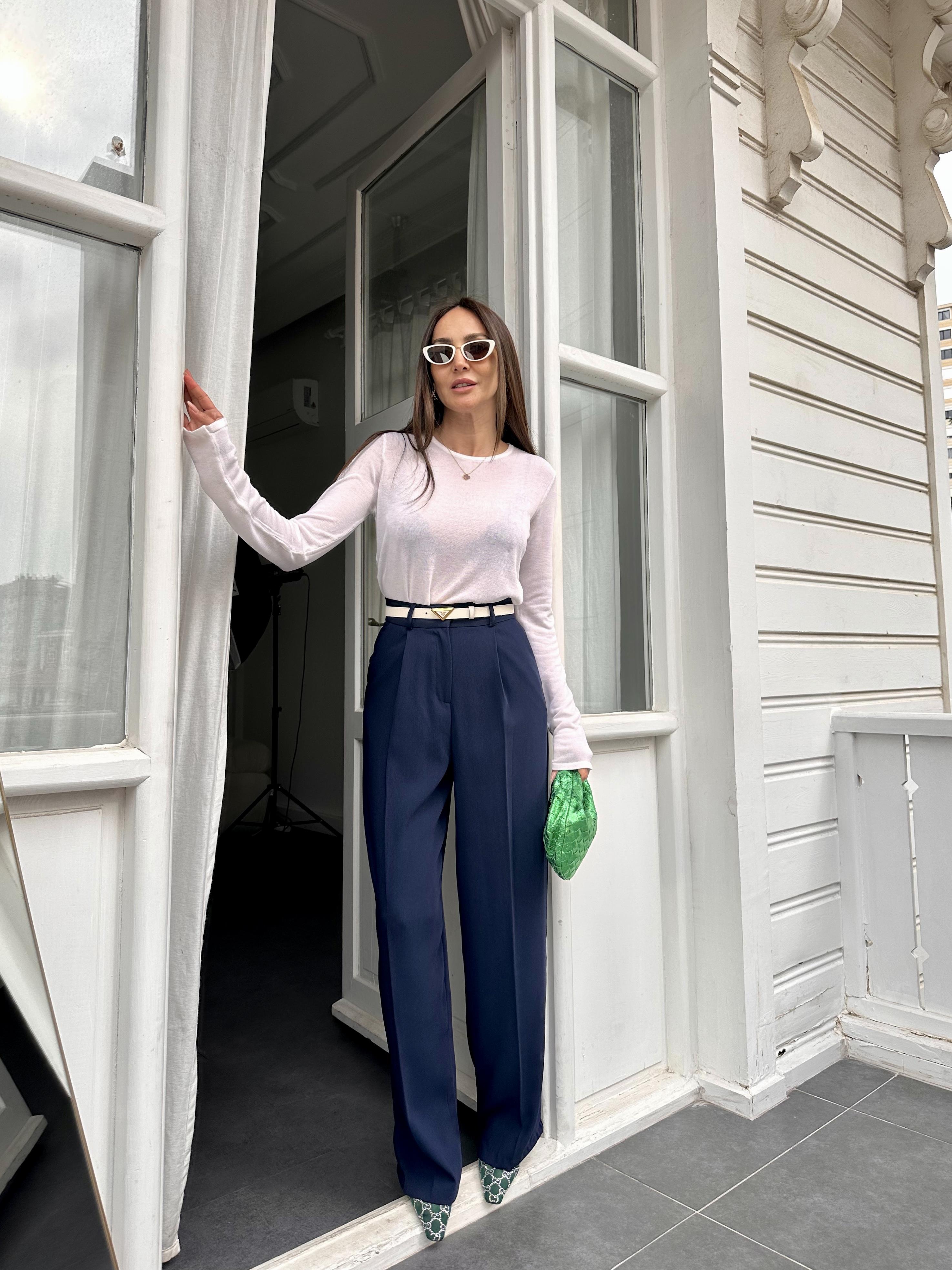 Beyaz Bol Kesim Transparan Triko