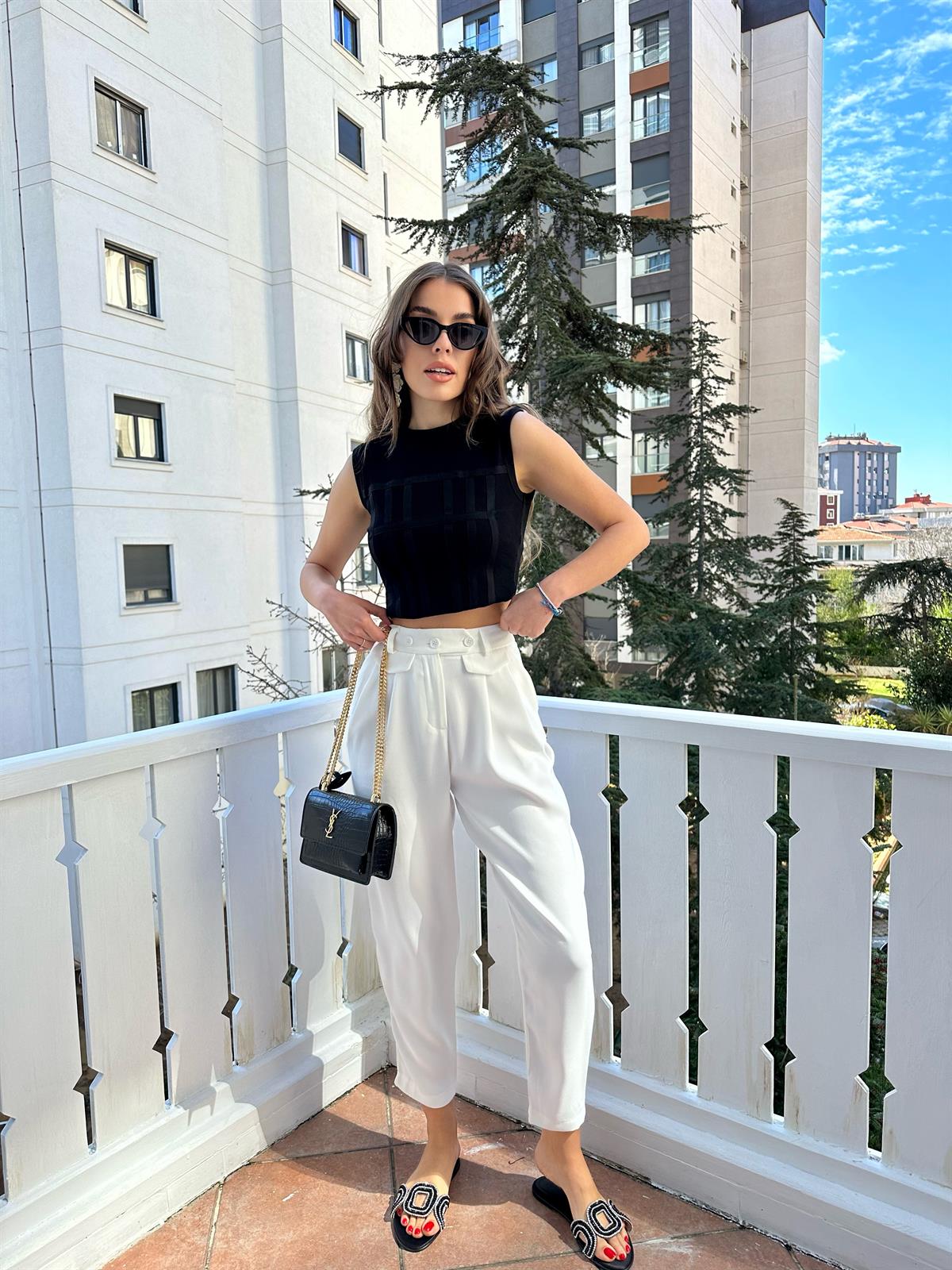 Beyaz Bol Paçalı Kumaş Pantolon