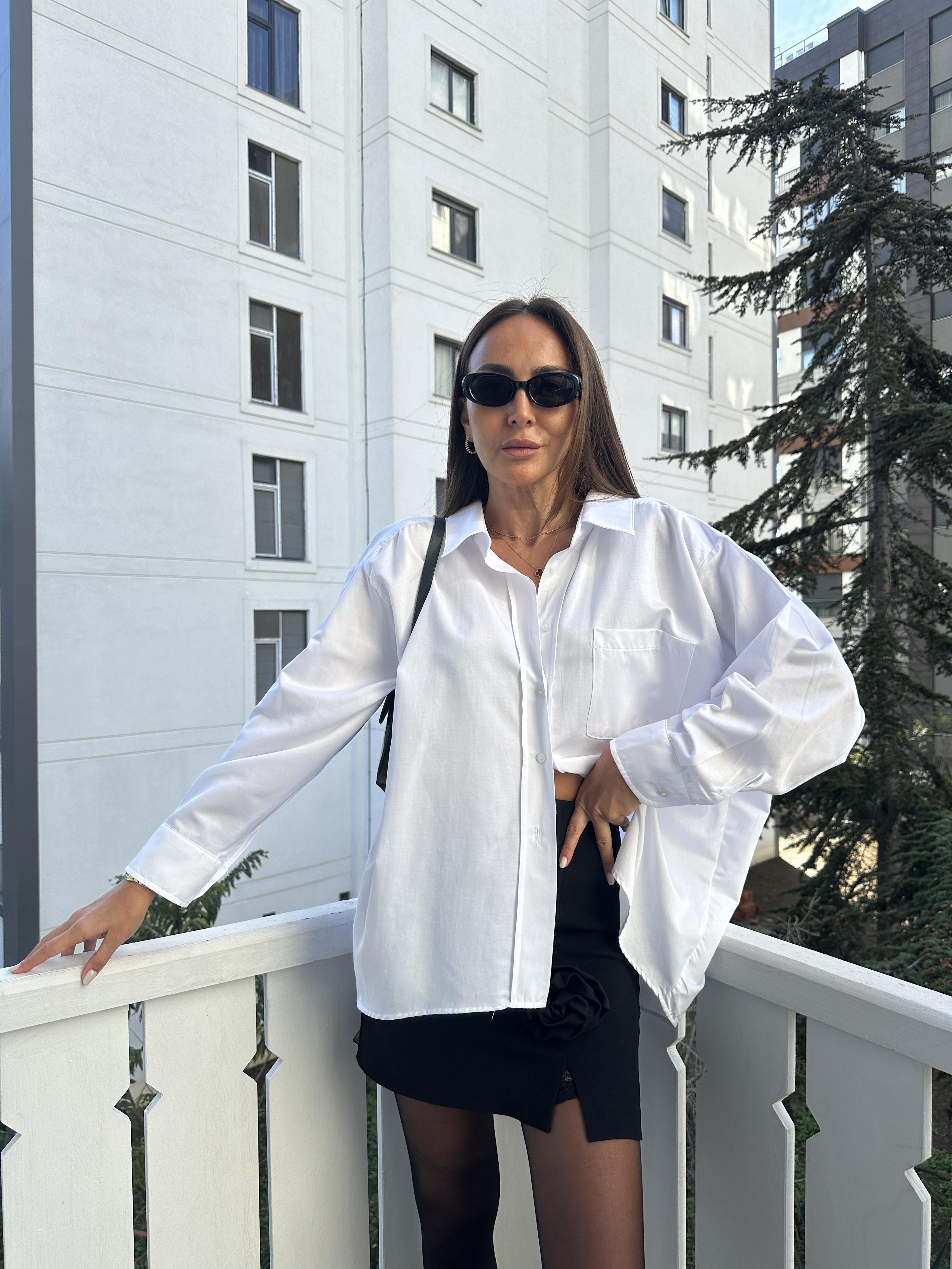 Beyaz Cepli Spor Gömlek