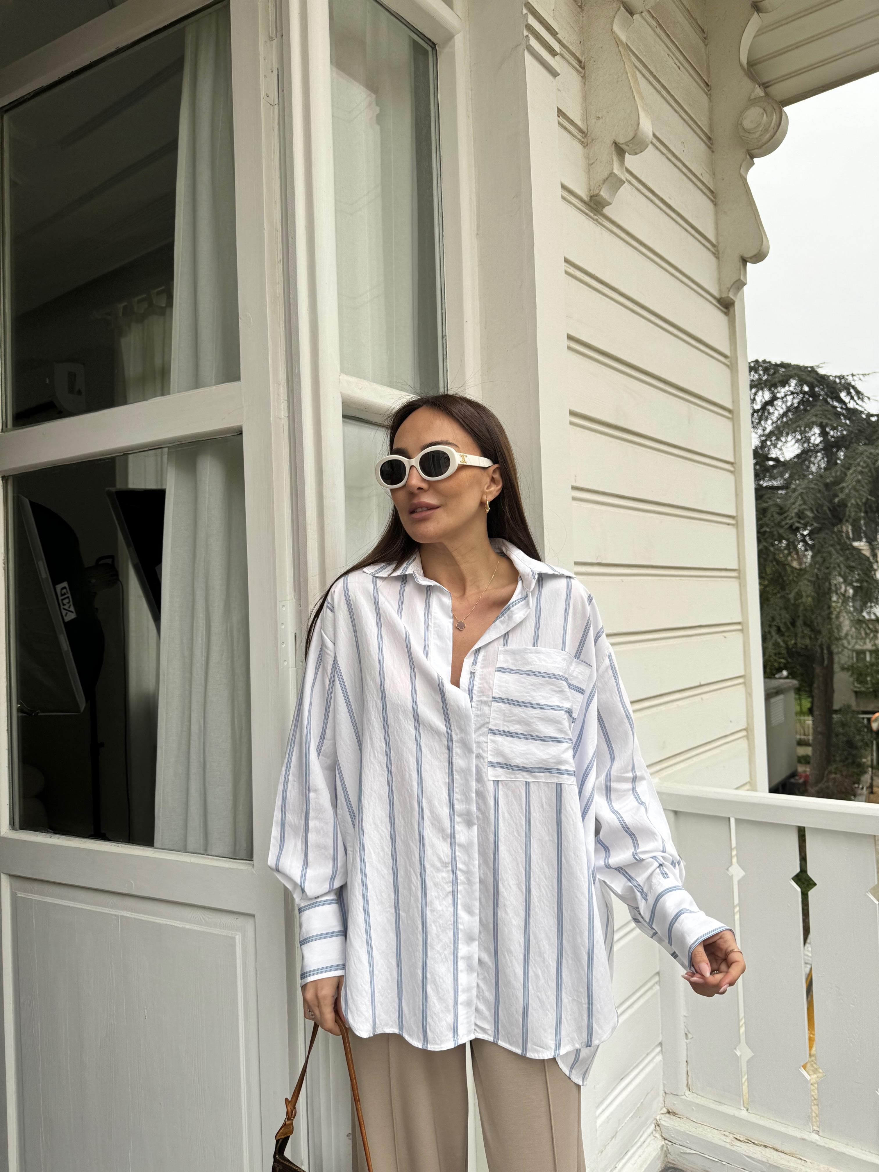 Beyaz Çizgili Oversize Gömlek