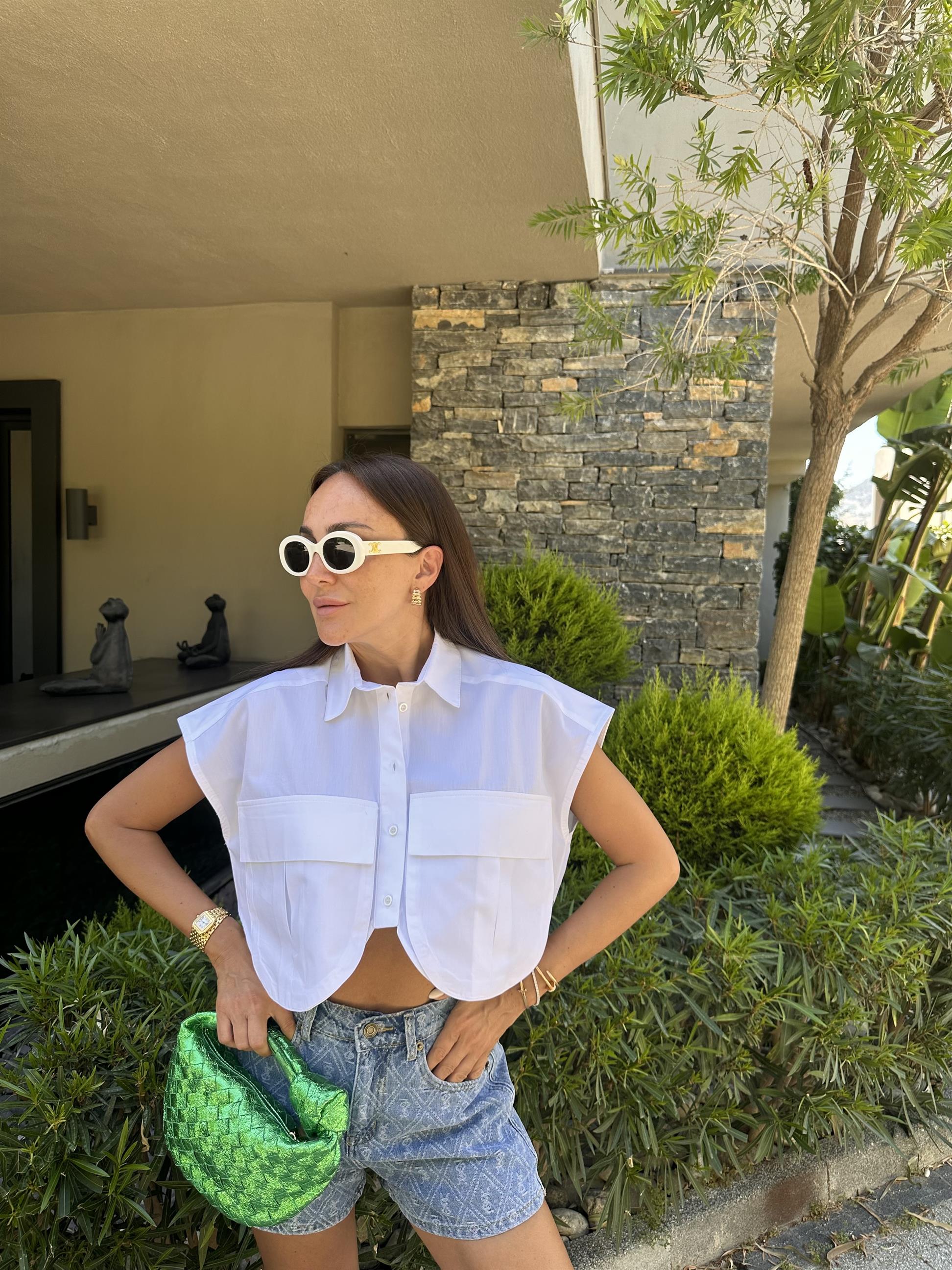 Beyaz  Geniş Cepli Kısa Yelek