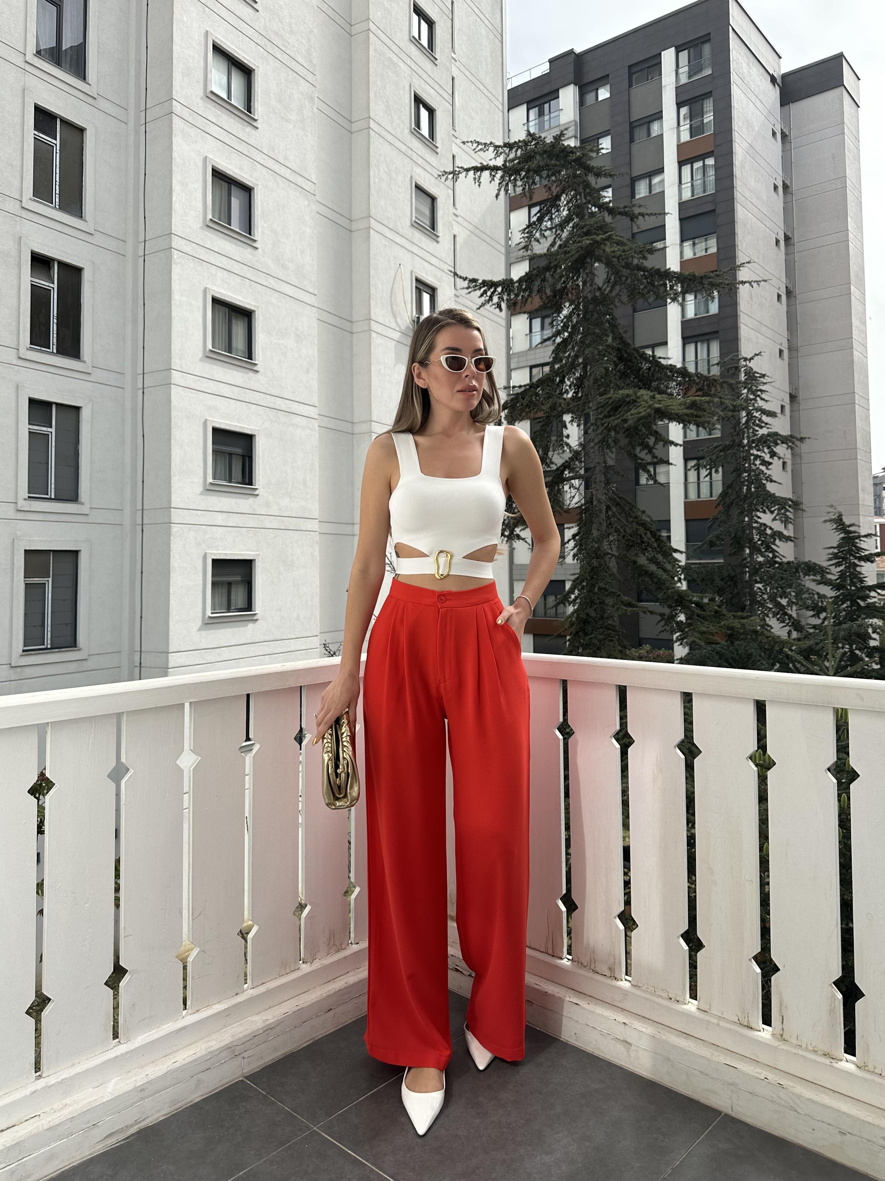 Beyaz Gold Aksesuar Crop Top