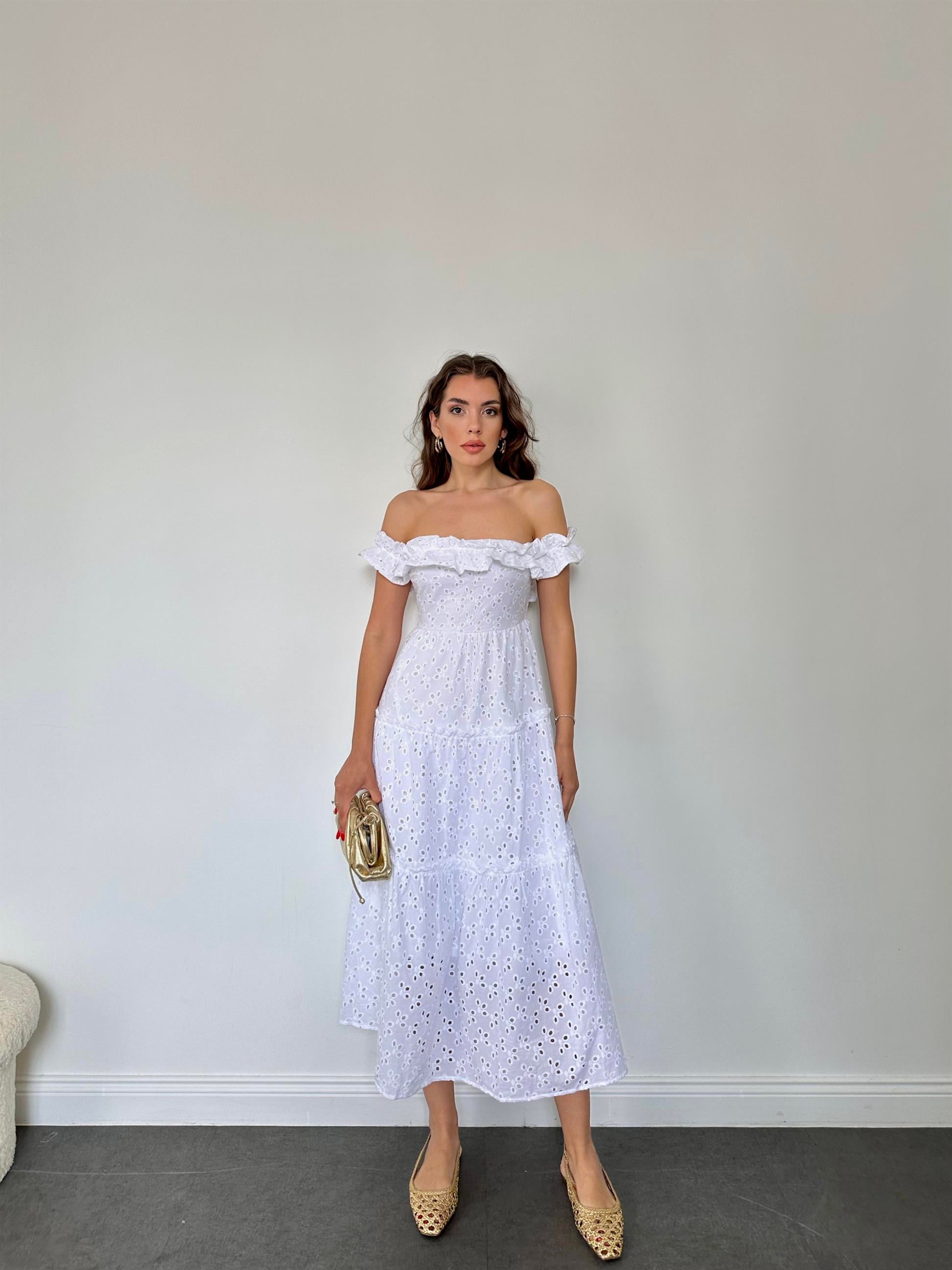 Beyaz Kolsuz Brode Elbise