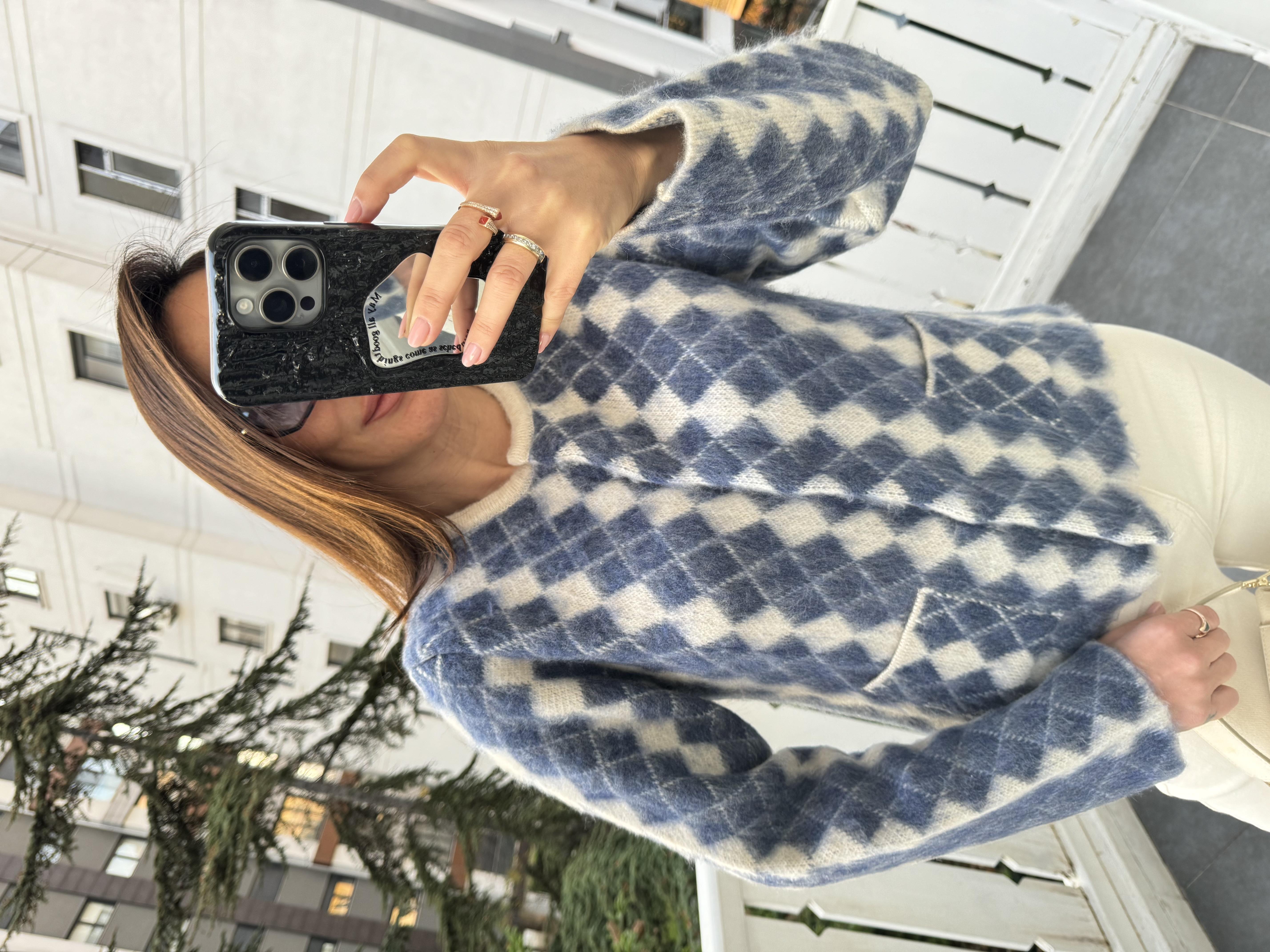 Beyaz-Mavi Sıfır Yakalı Hırka