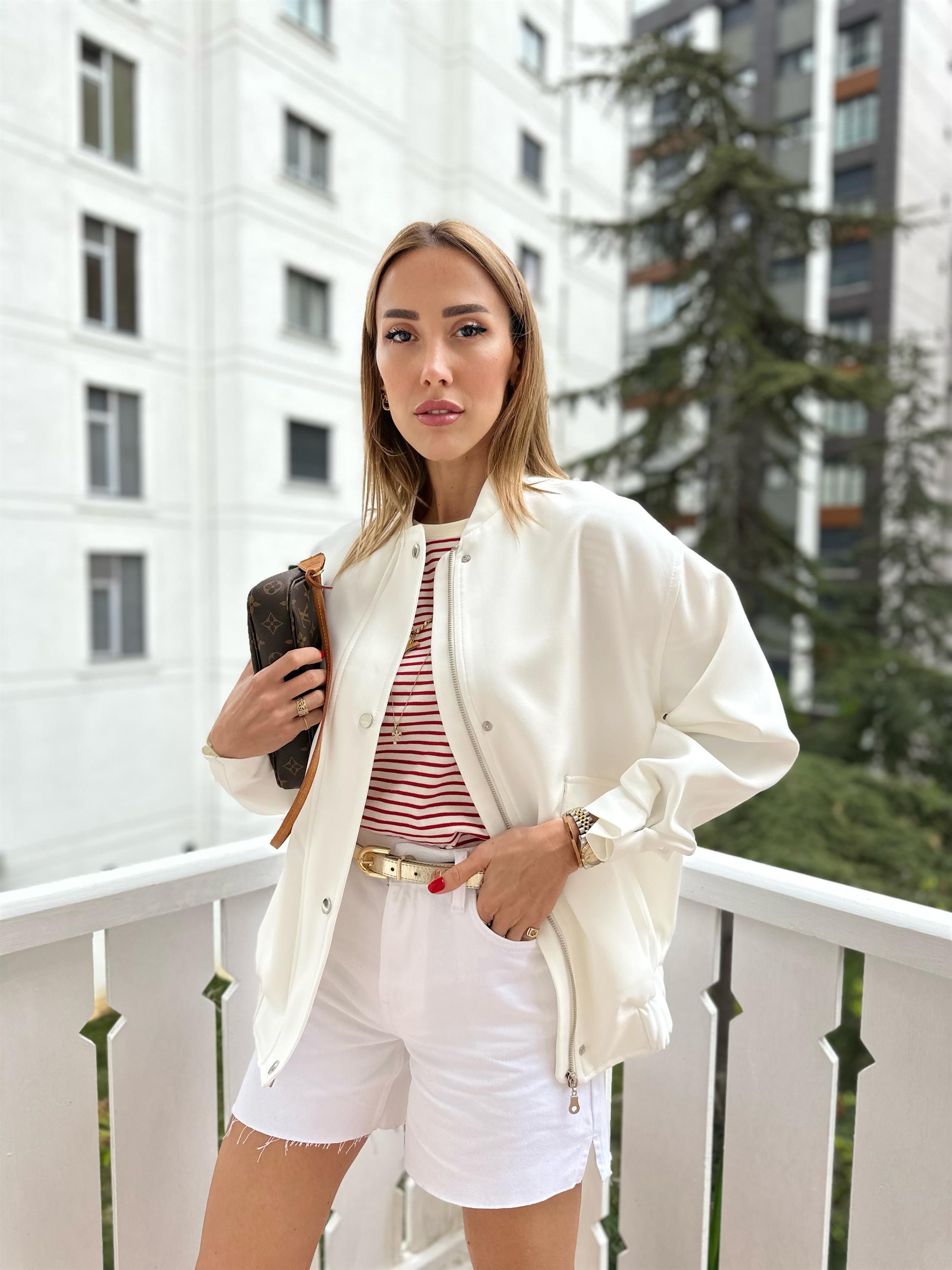 Beyaz  Metal Fermuarlı Bomber Ceket