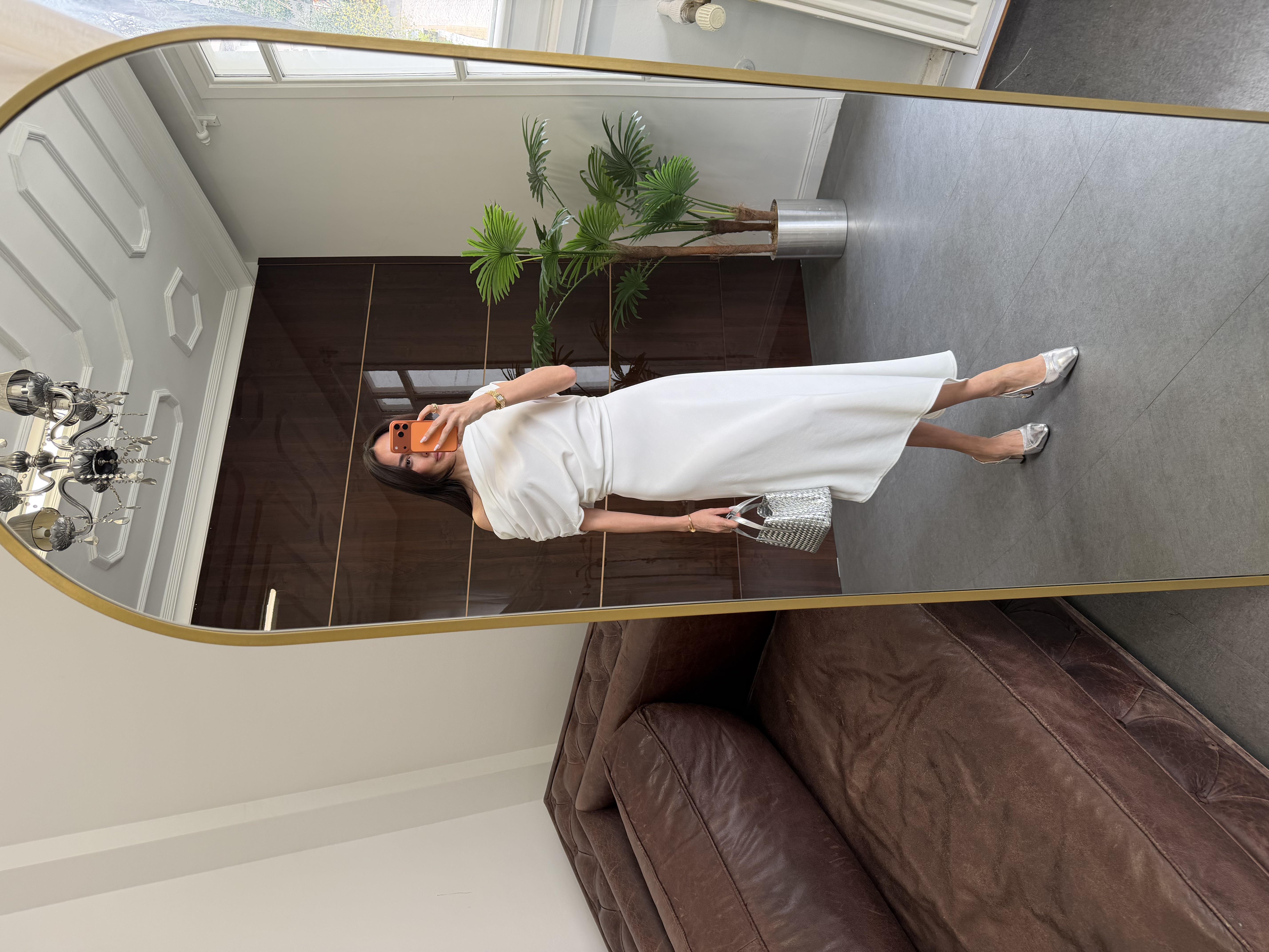 Beyaz Omzu Dökümlü Elbise