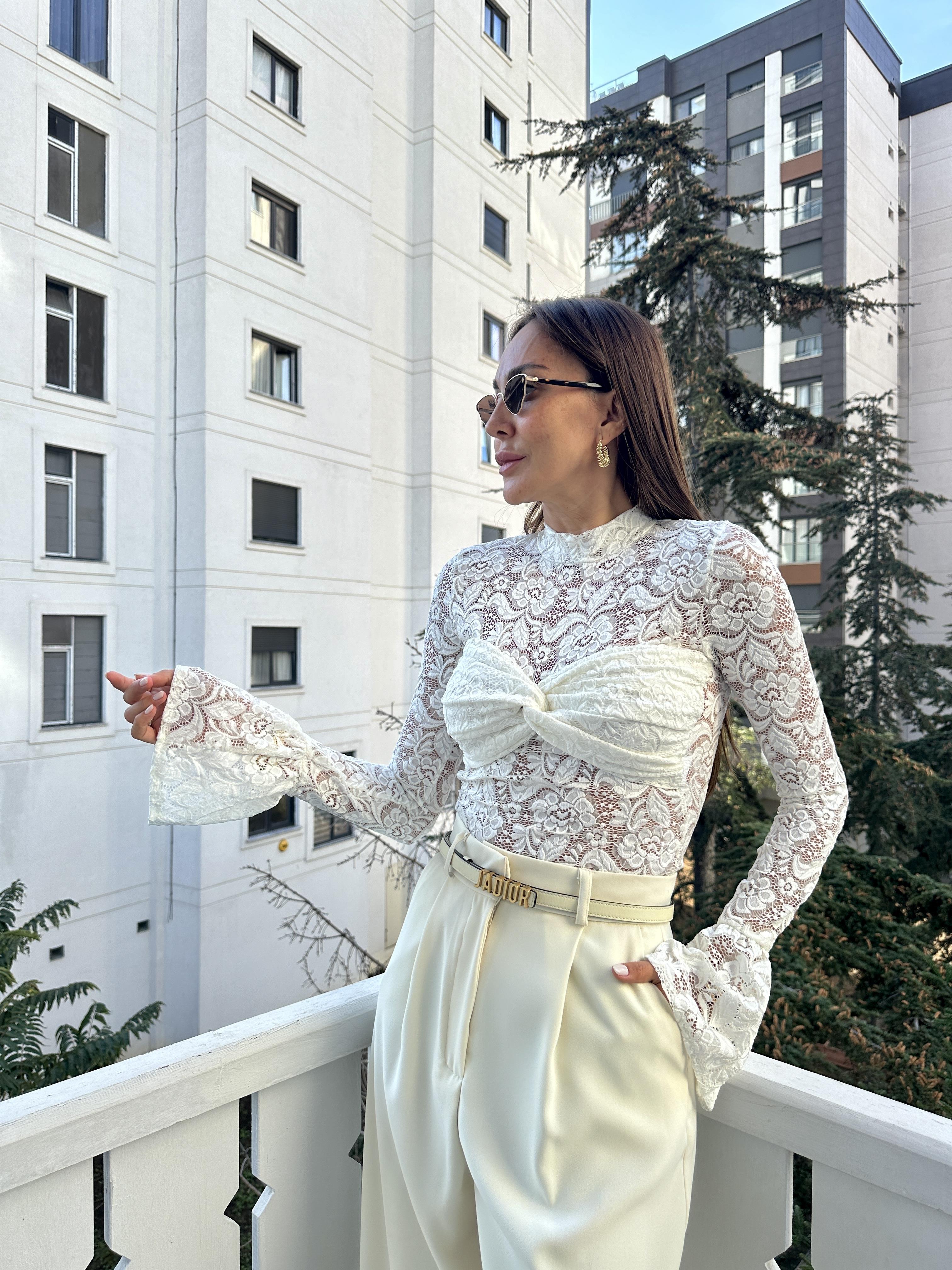 Beyaz Özel Tasarım Dantel Bluz