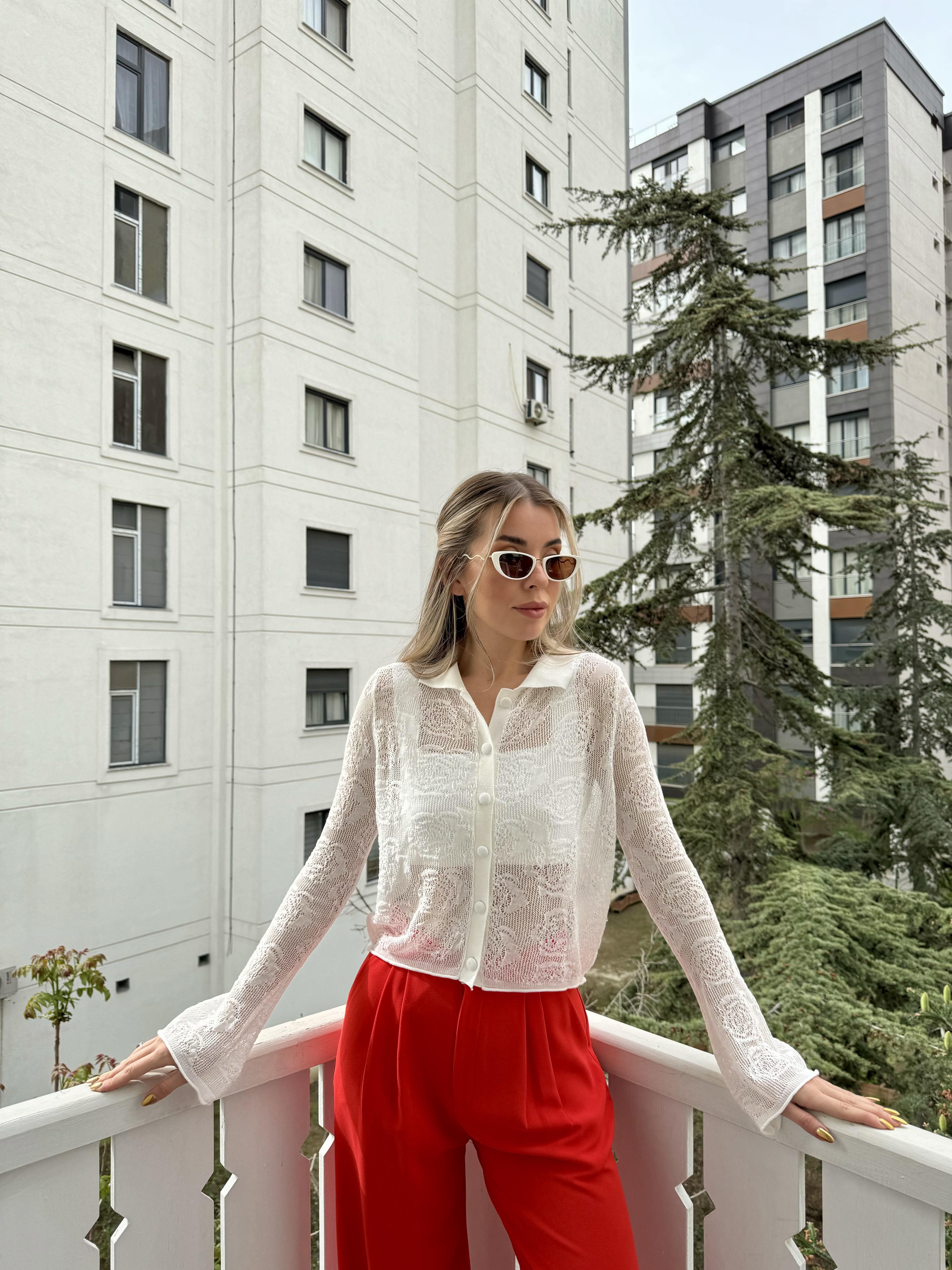 Beyaz Polo Yaka Transparan Gömlek Hırka