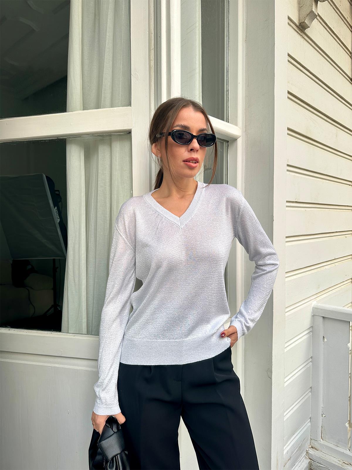 Beyaz Simli V Yaka Triko Kazak