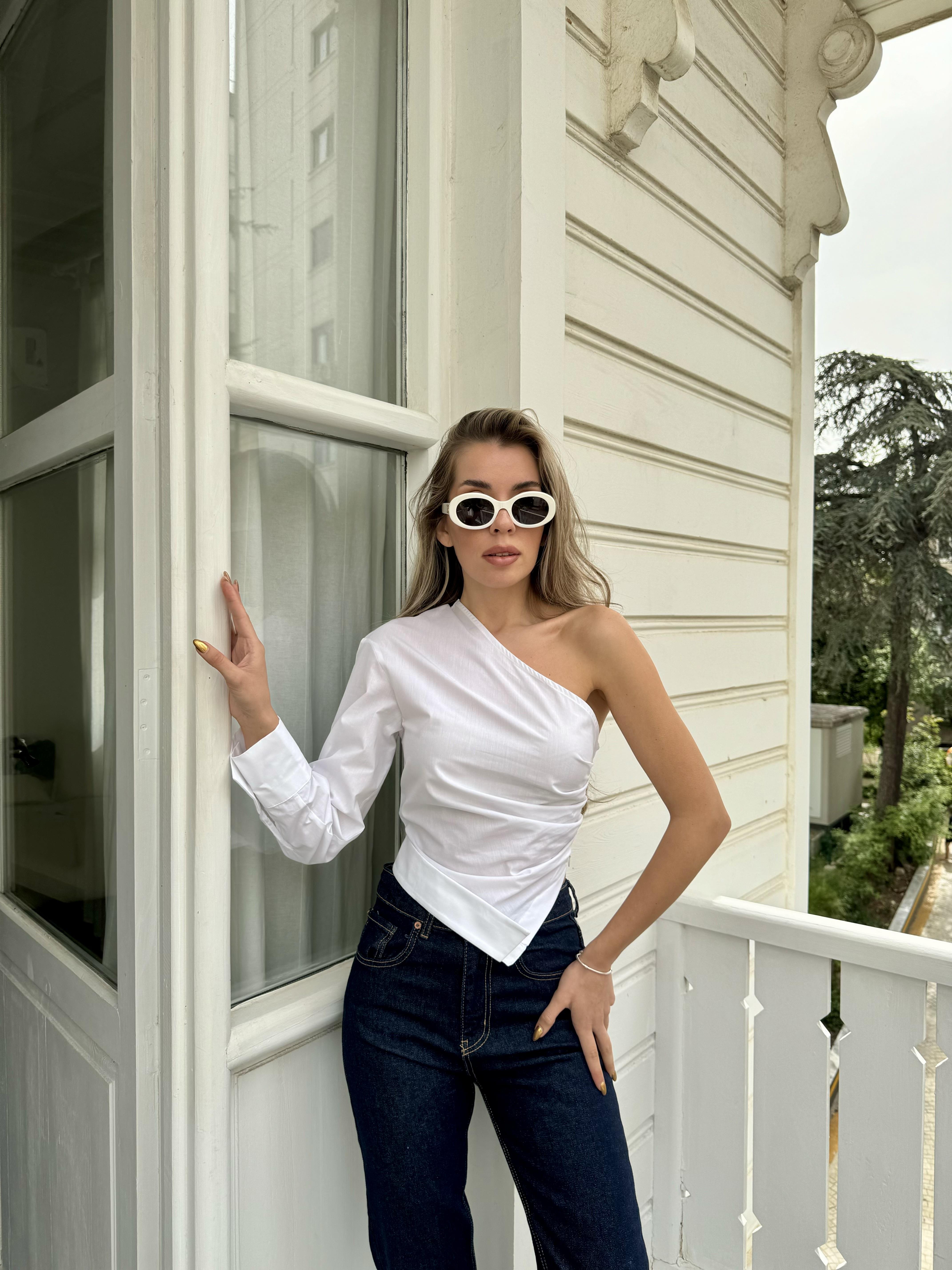 Beyaz Tek Kol Gömlek Bluz