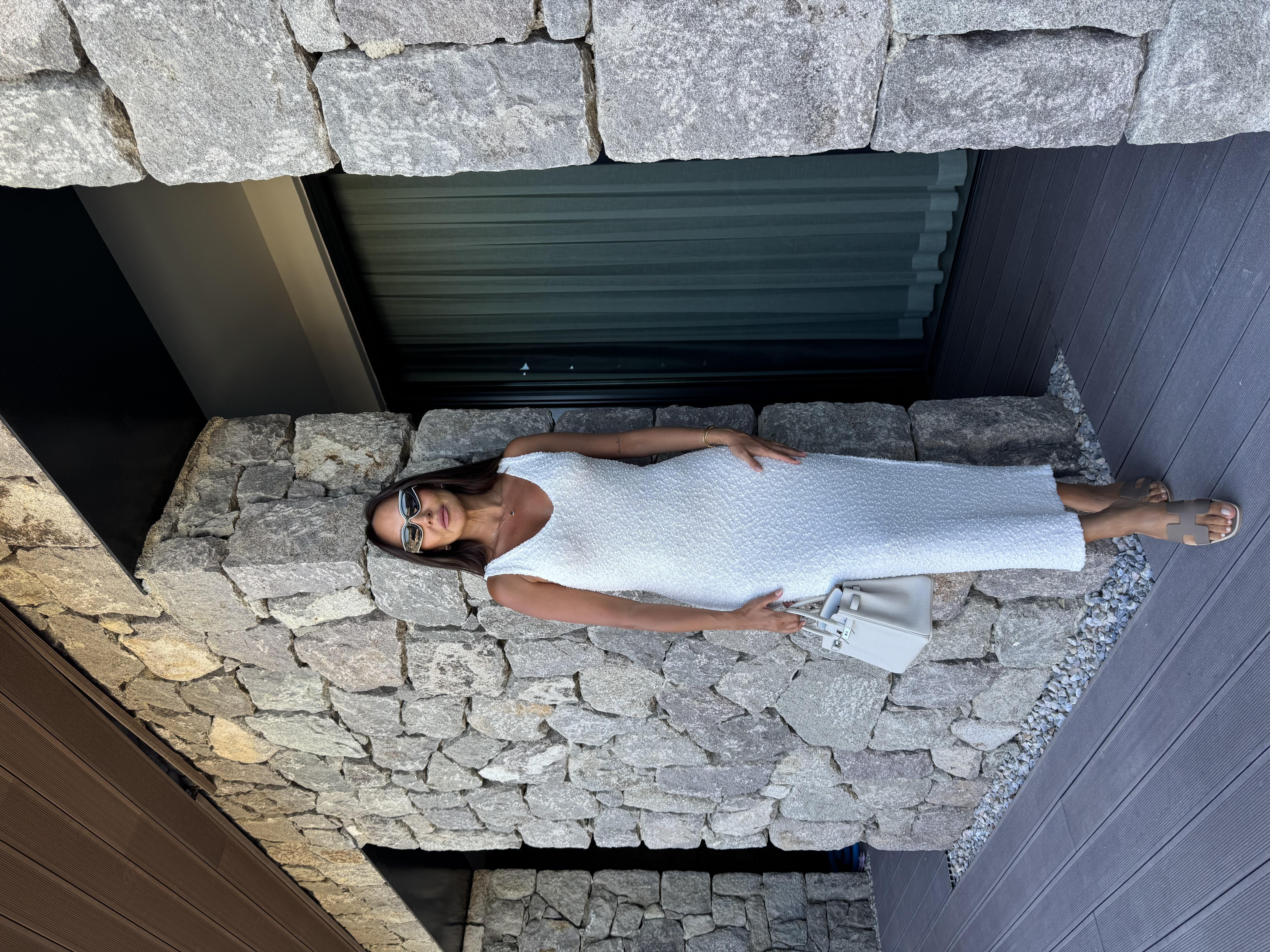 Beyaz V Yaka Uzun Örme Elbise