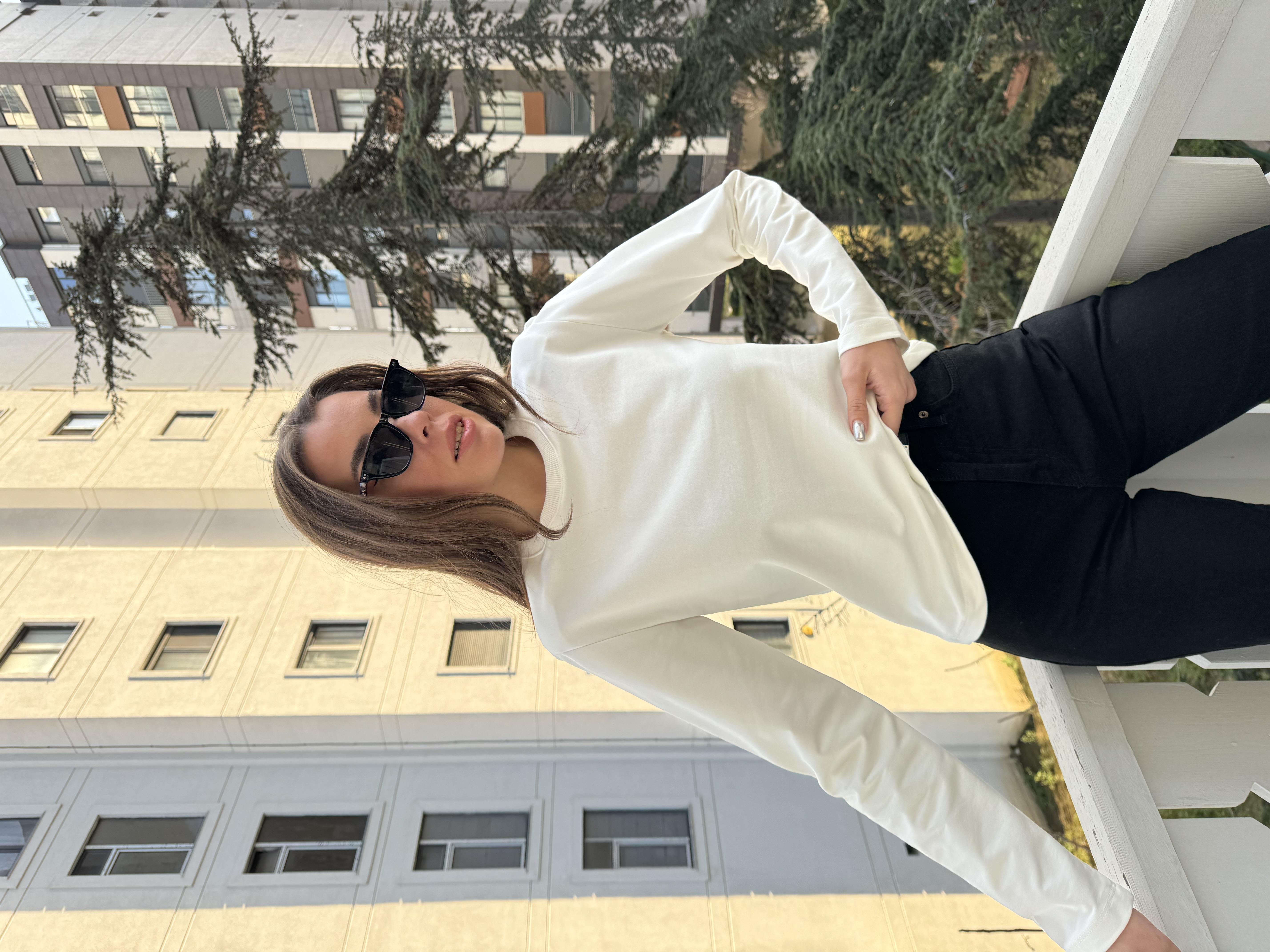 Beyaz Vatkalı Sweatshirt