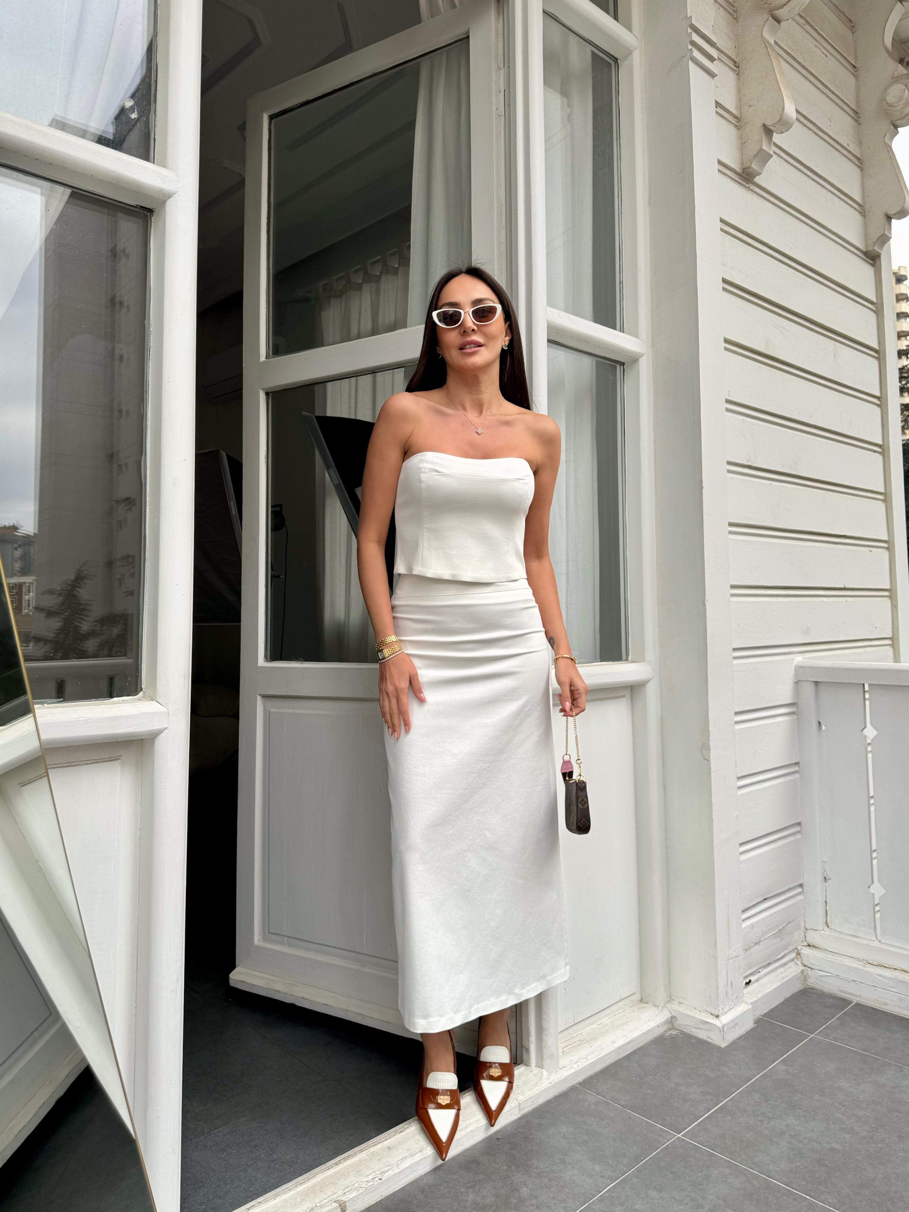 Beyaz Yüksek Bel Uzun Etek