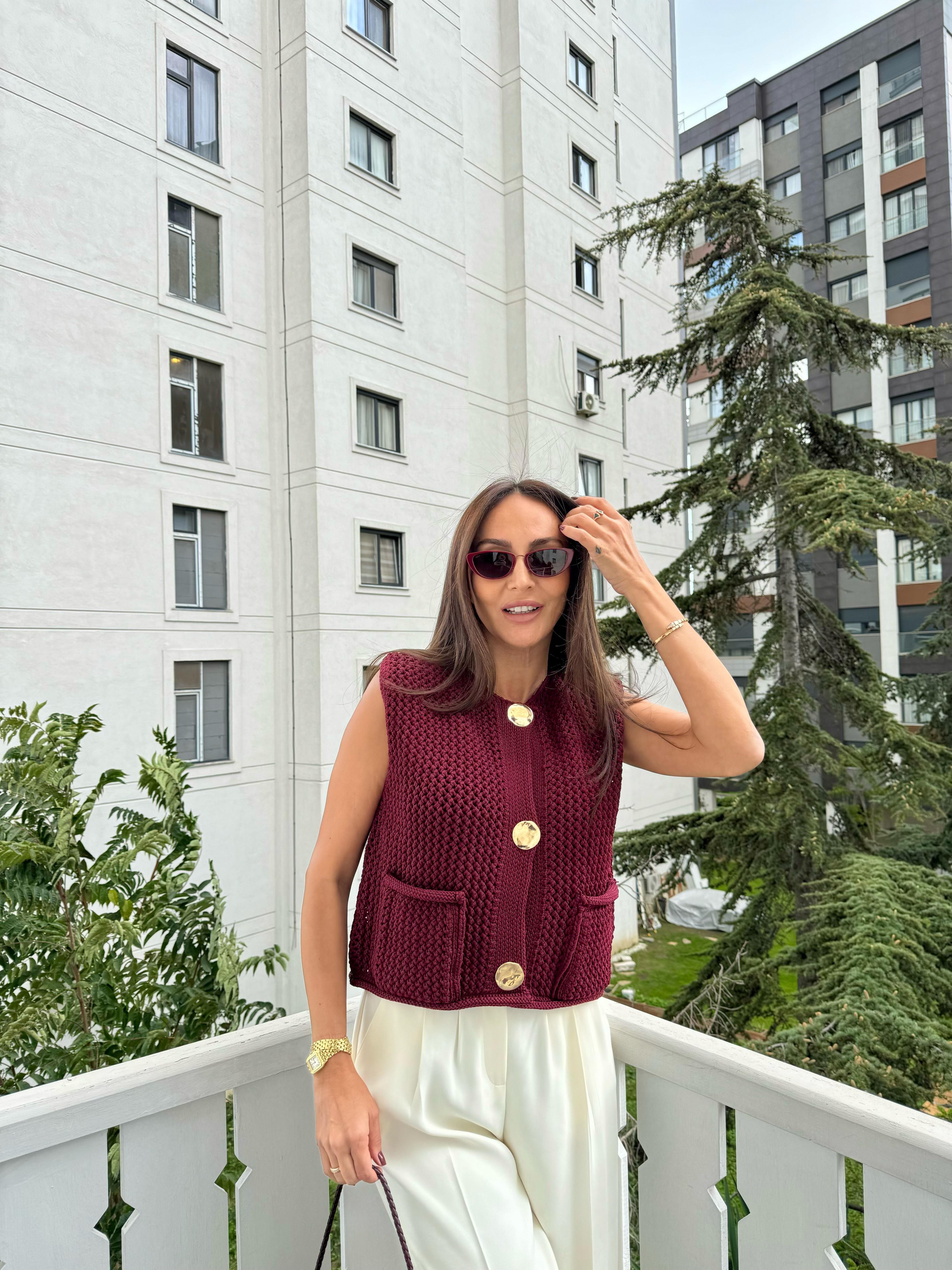 Bordo Bisiklet Yaka Cepli Düğmeli Triko Yelek