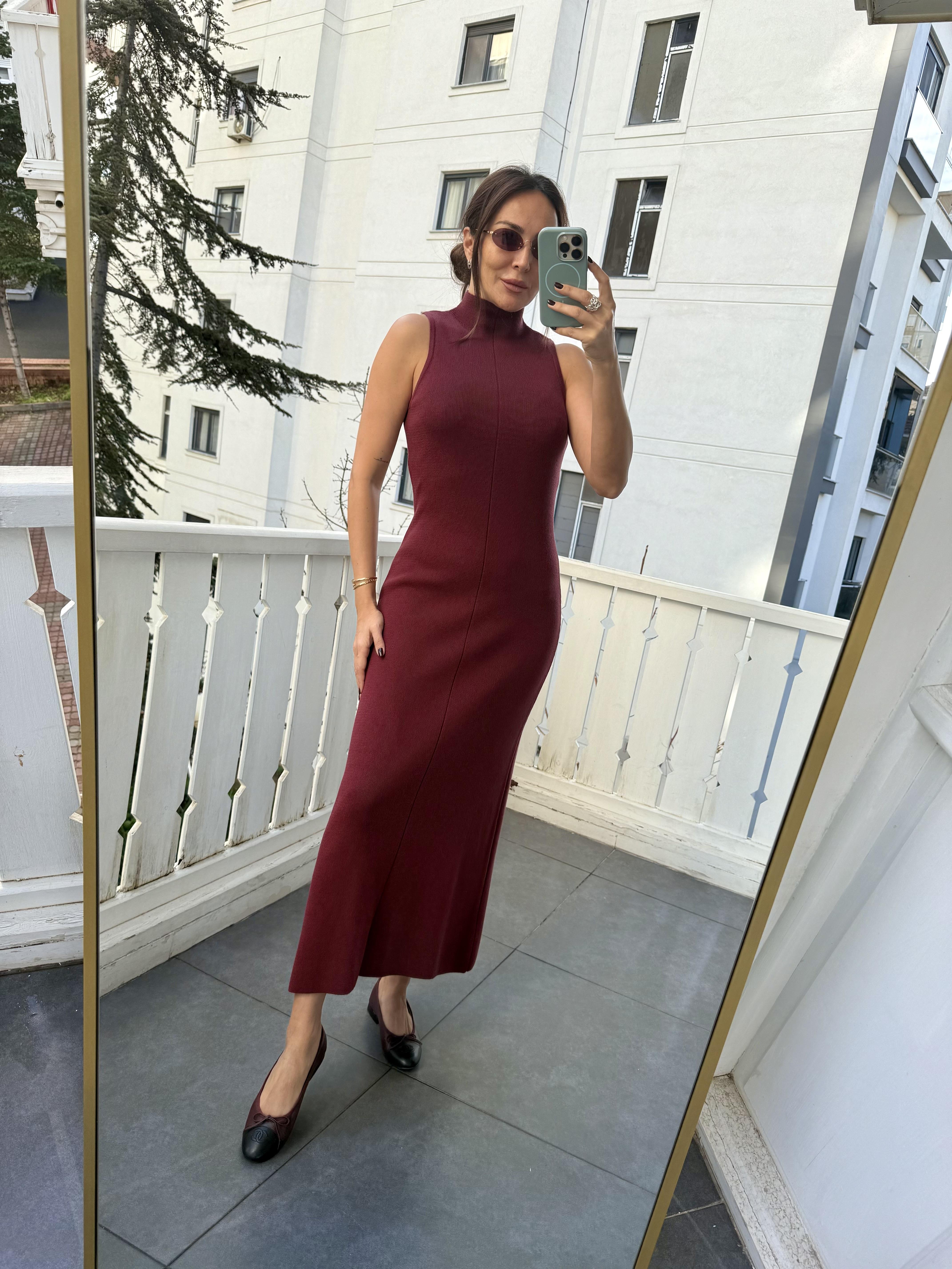 Bordo Dik Yaka Triko Elbise