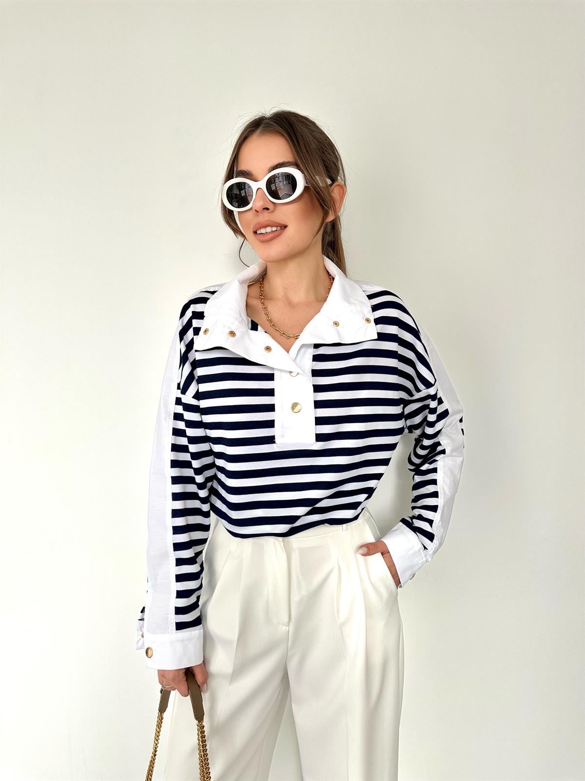 Çizgili Yakalı Sweat Beyaz-Lacivert