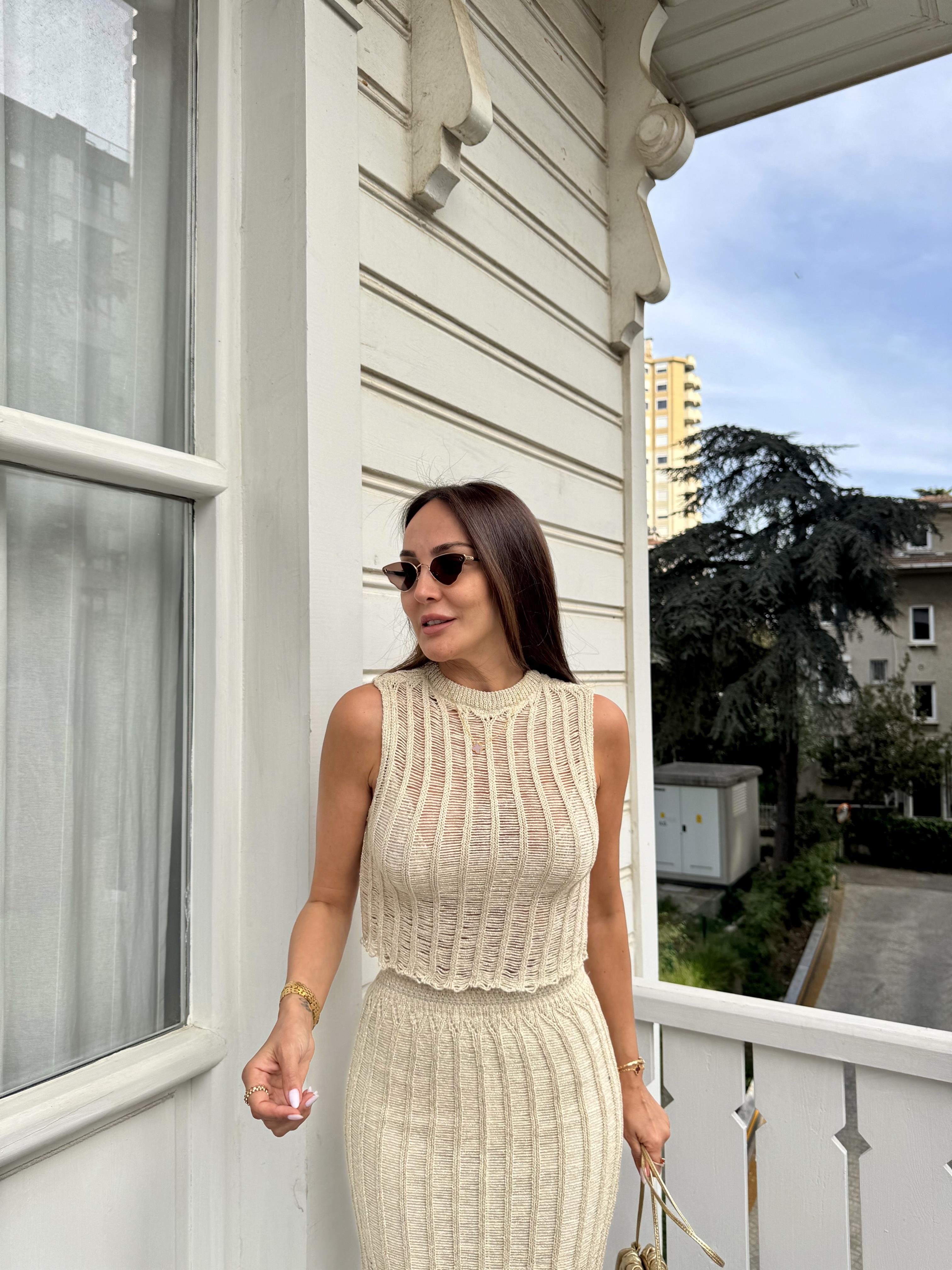 Ekru Bisiklet Yaka Gold Bluz