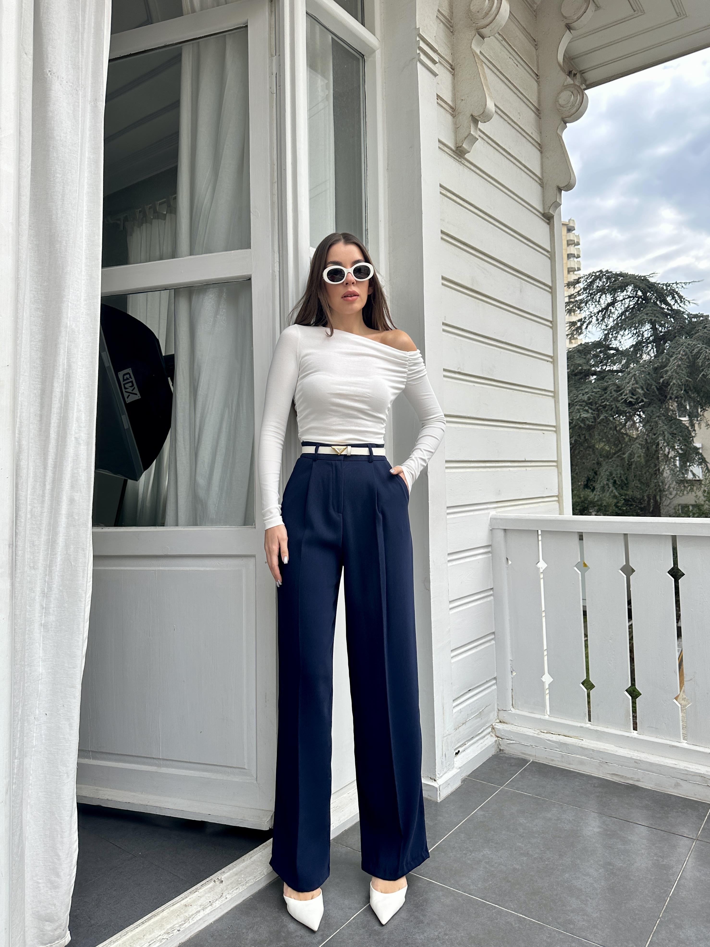 Ekru Büzgülü Asimetrik Coton Bluz