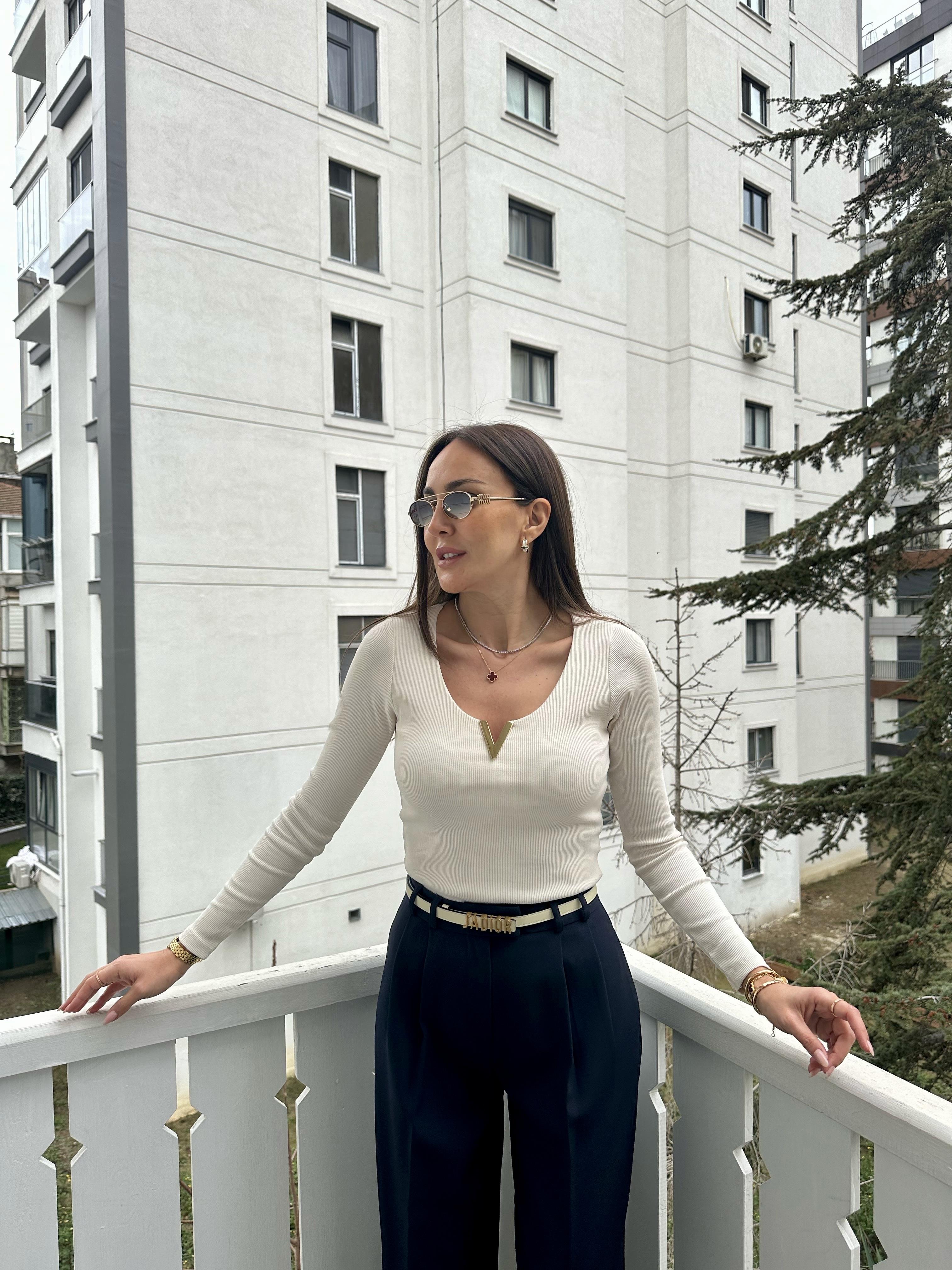 Ekru Gold Aksesuar Detay Body