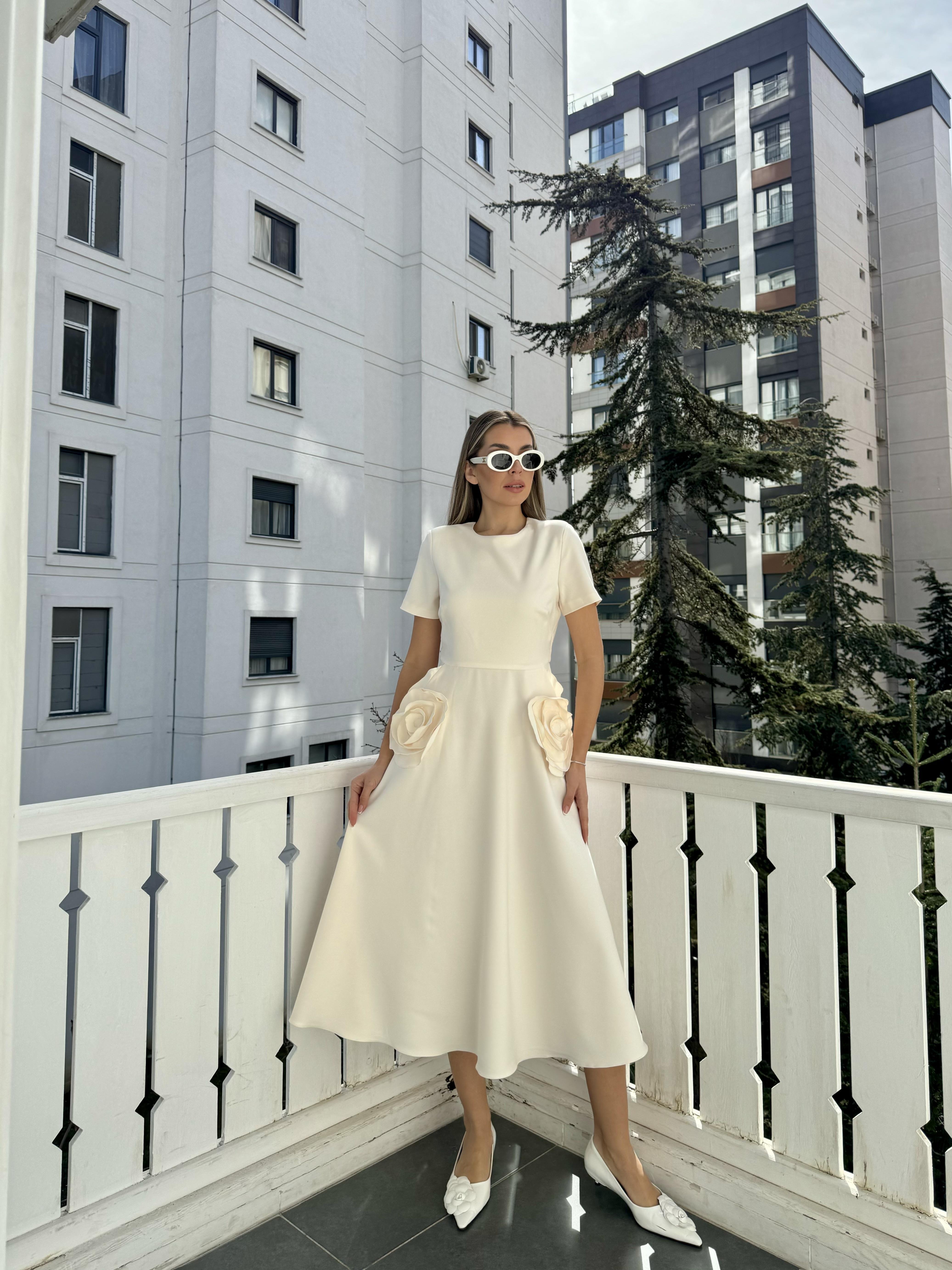 Ekru Gül Detay Midi Boy Elbise