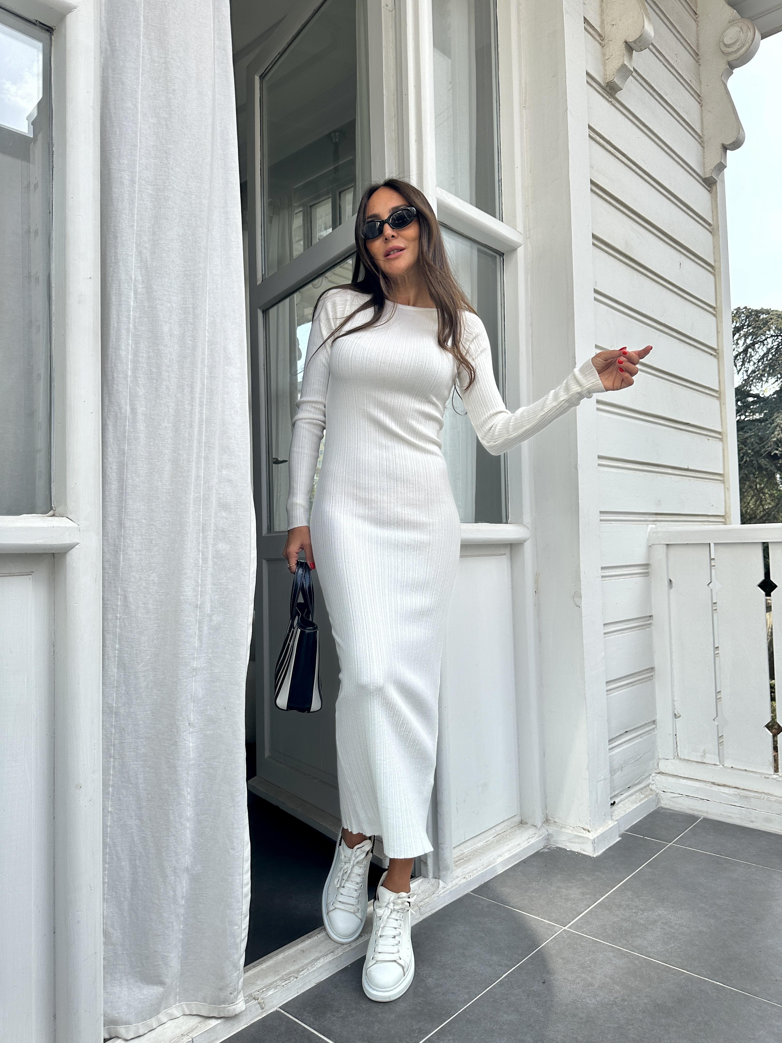 Ekru Kayık Yaka Biyeli Elbise