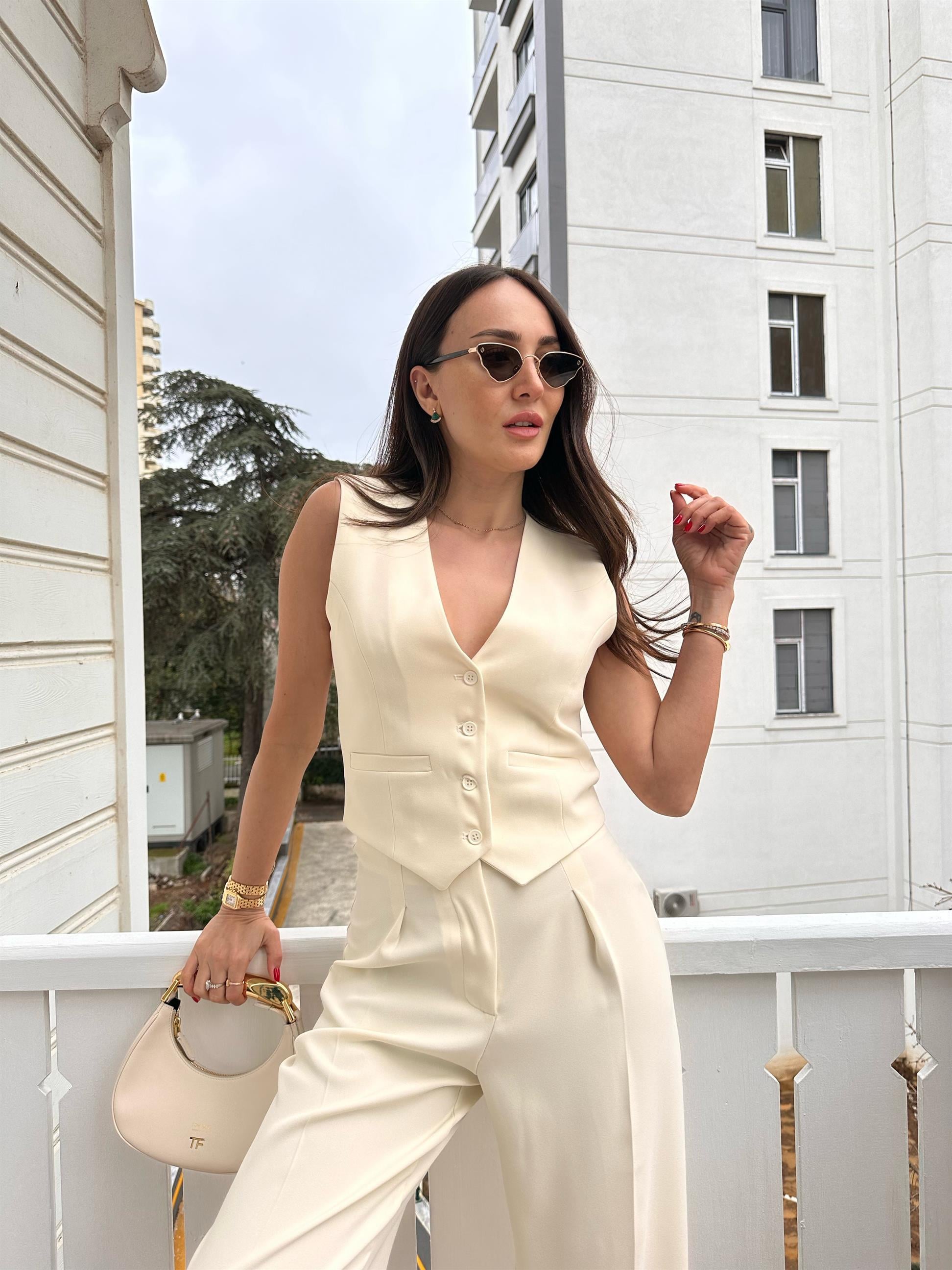 Ekru  Önden Düğmeli Yelek