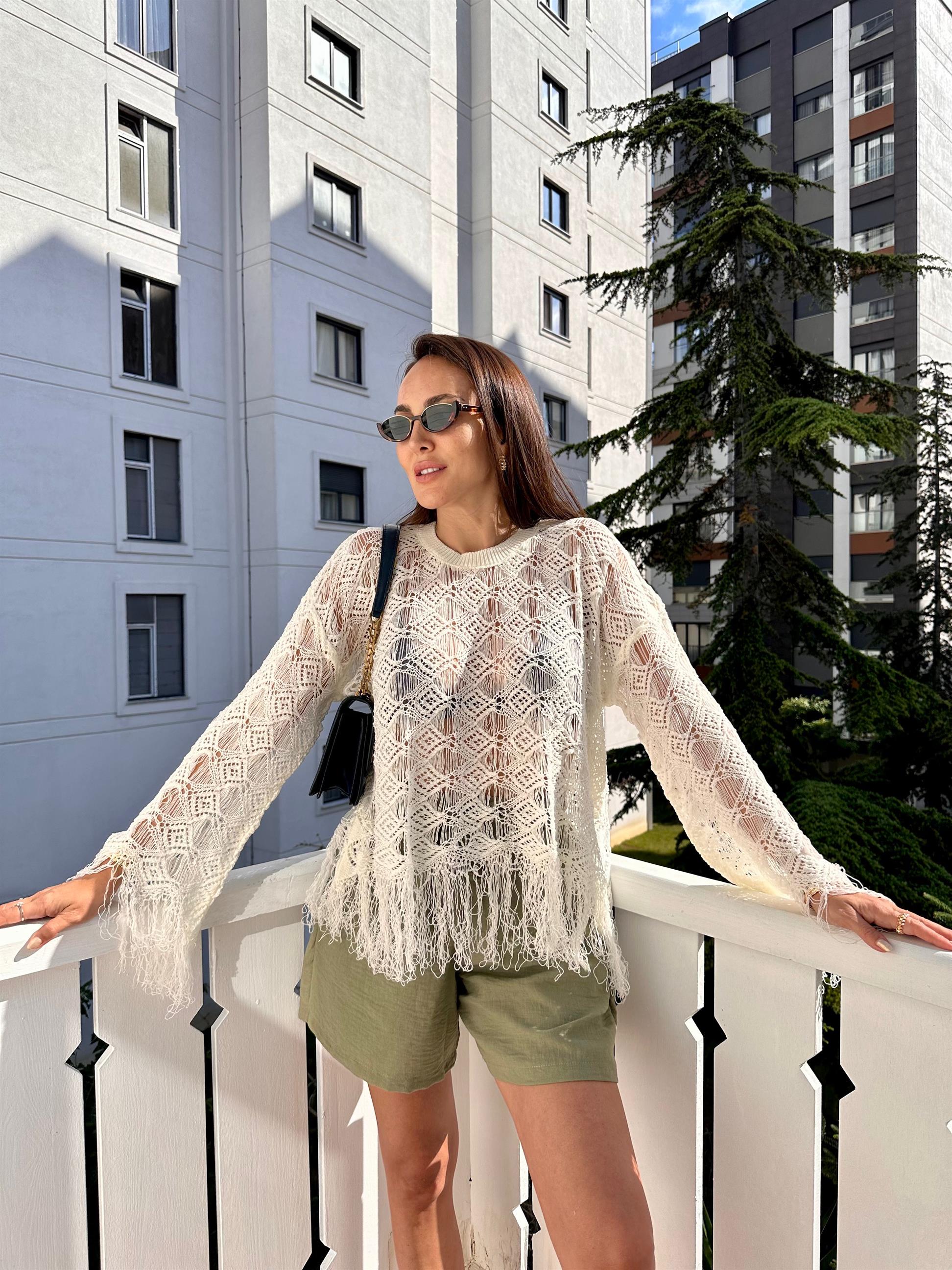 Ekru  Püsküllü Baklava Desen Kazak