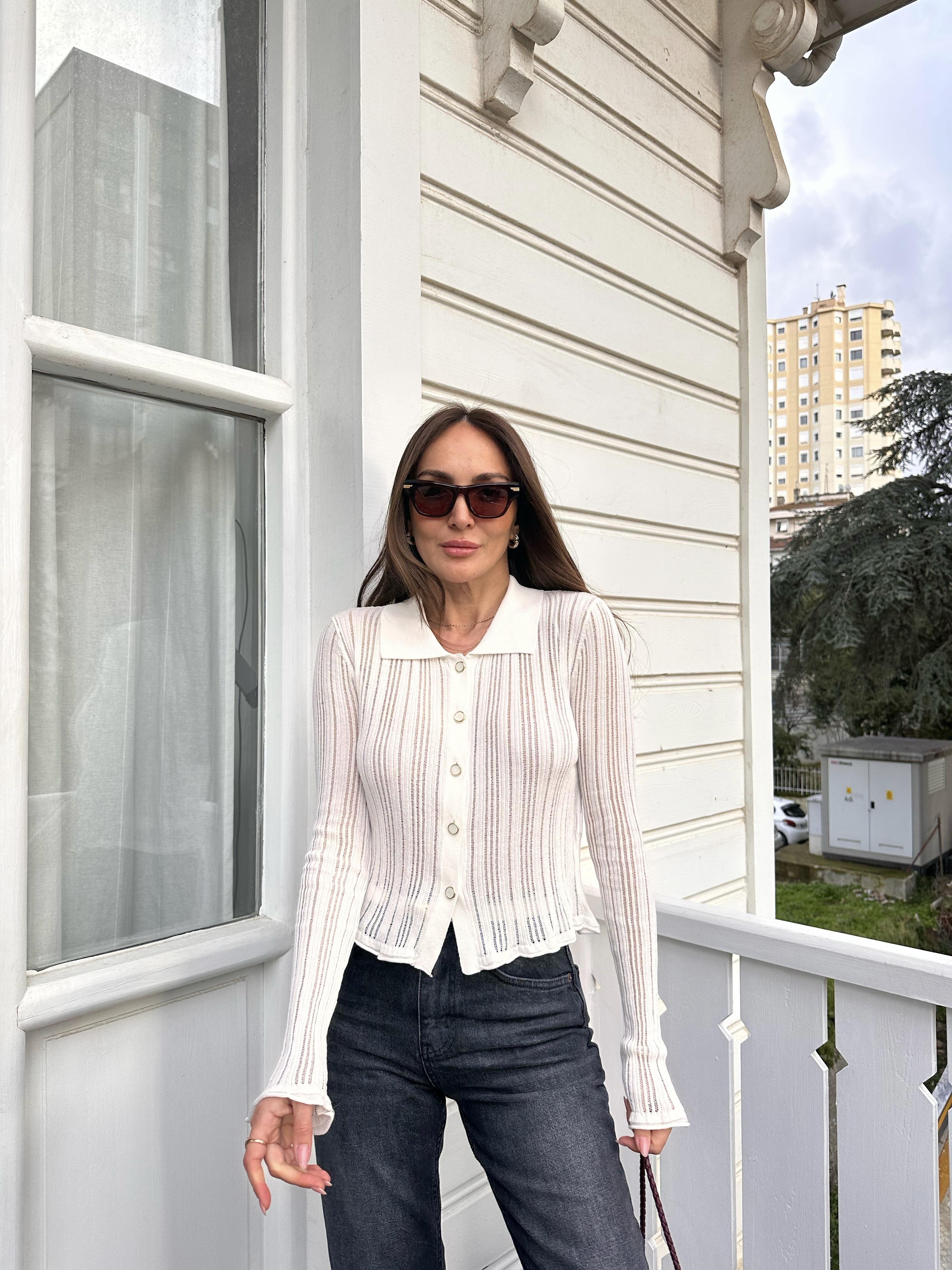 Ekru Transparan Polo Yaka Düğmeli Hırka