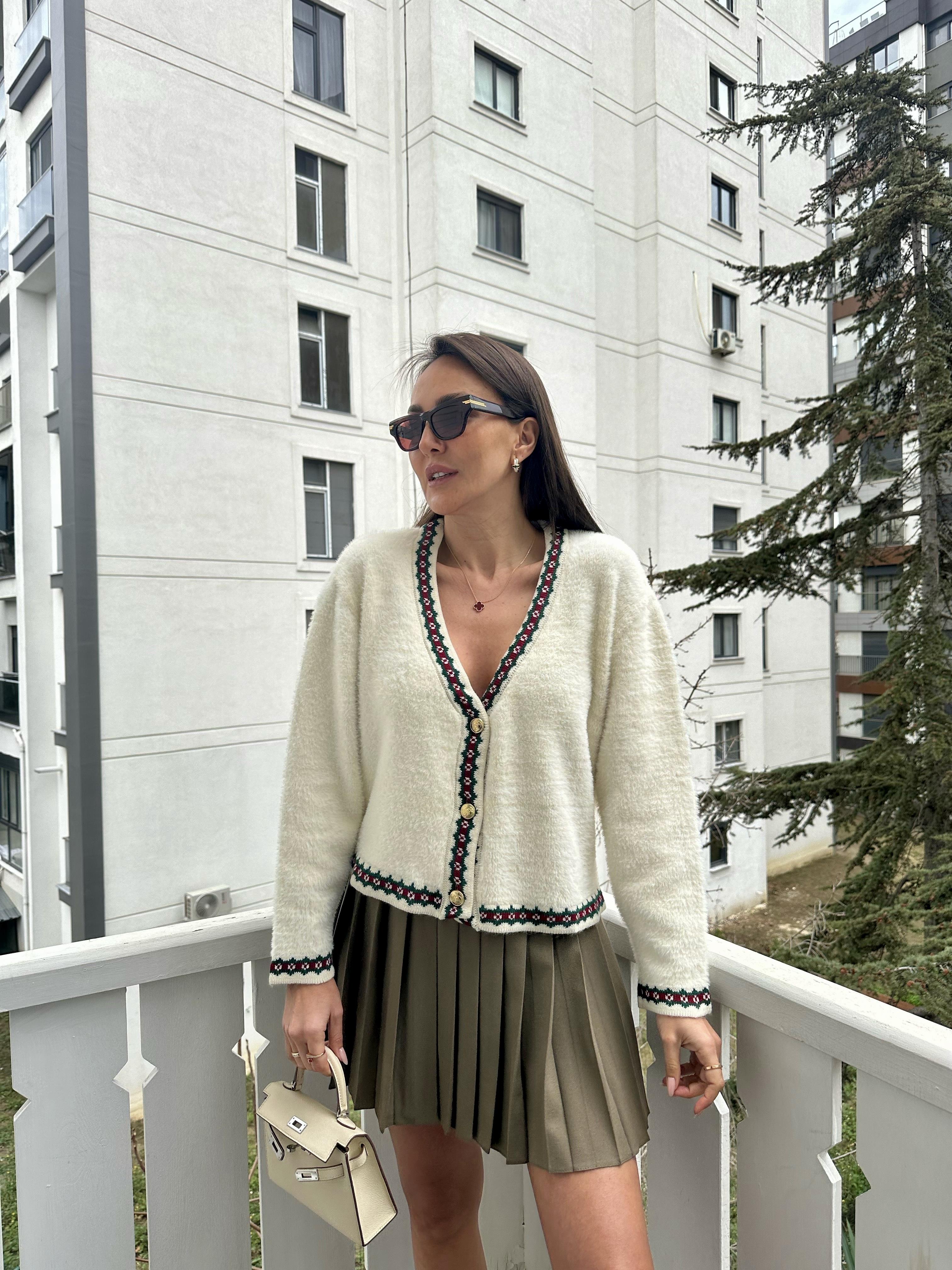 Ekru V Yaka Biyeli Hırka