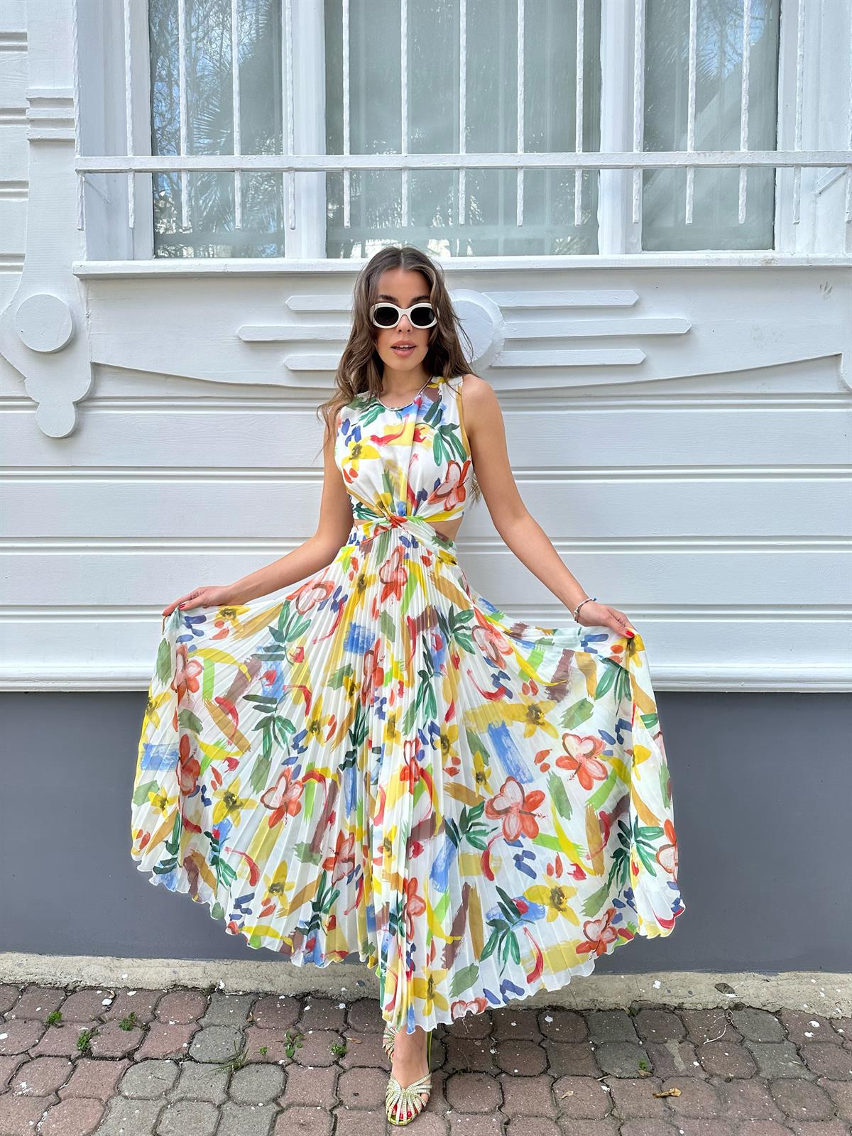 Eteği Pileli Uzun Renkli Elbise