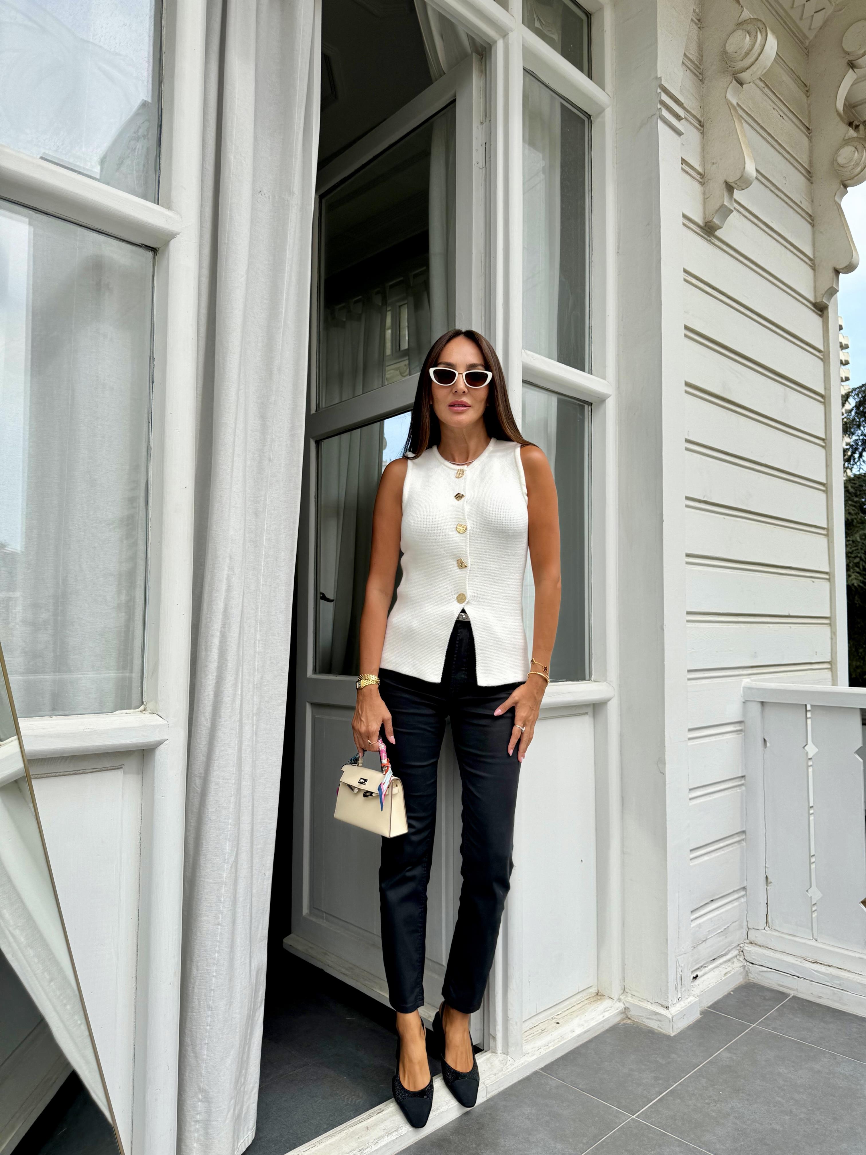 Fil Dişi Beyazı Düğmeli Triko Yelek