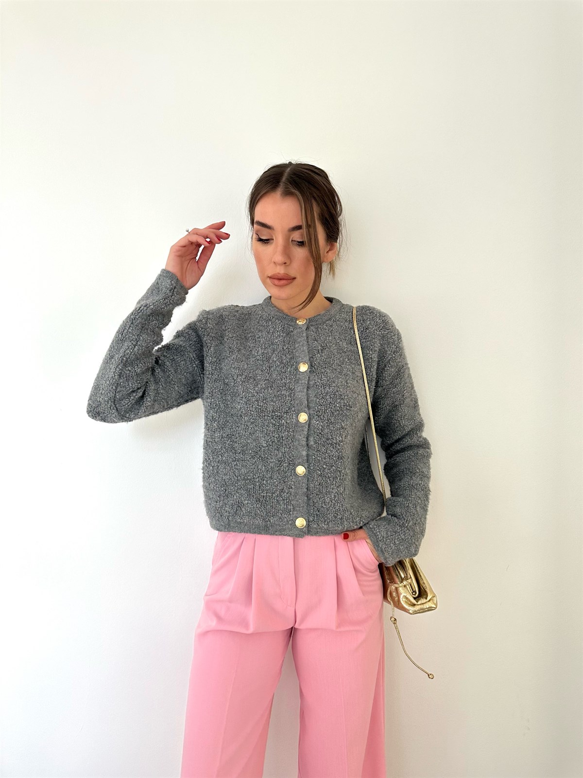 Gri Altın Renk Düğmeli Hırka