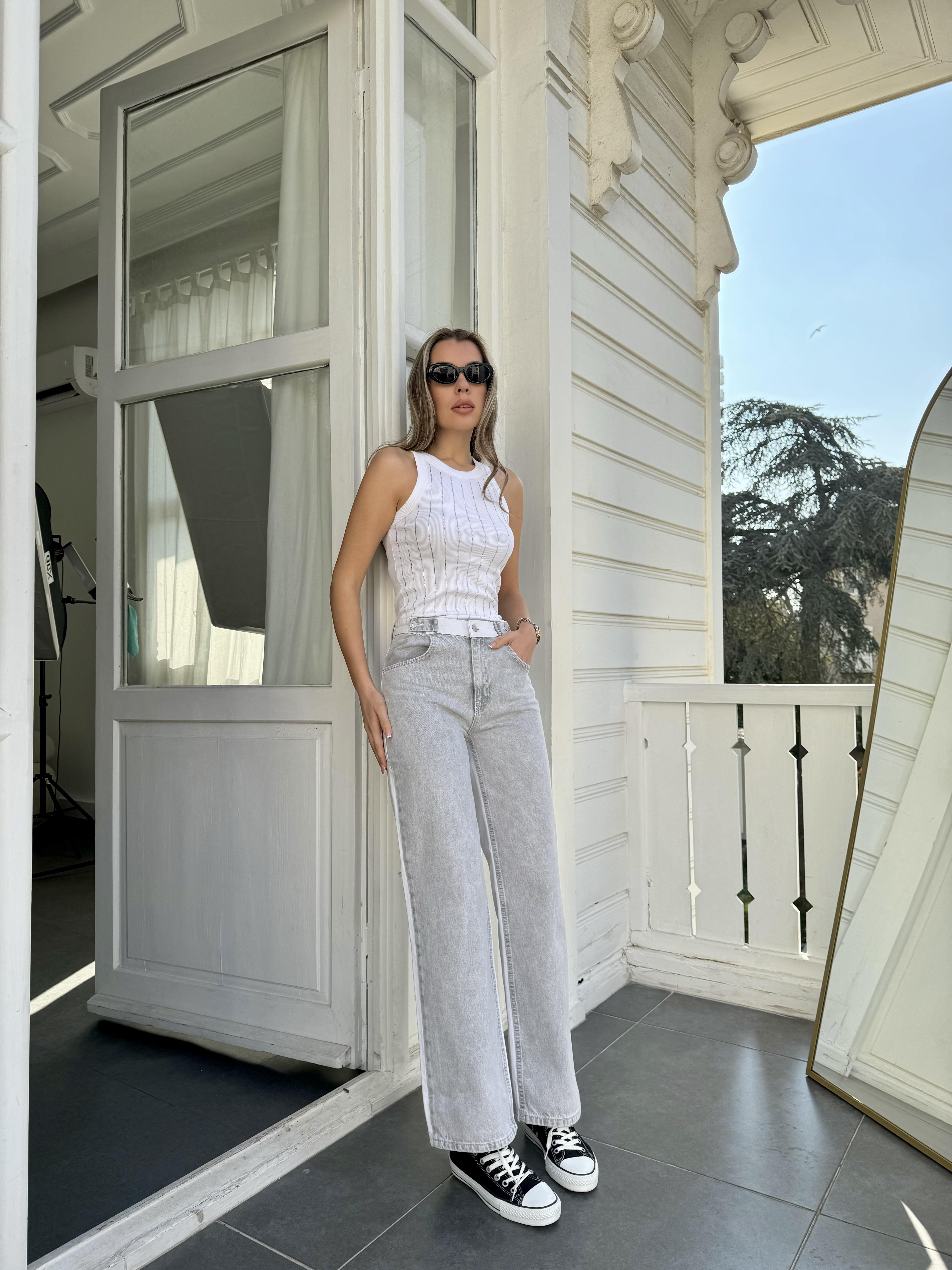 Gri Bel Detaylı Jean Pantolon