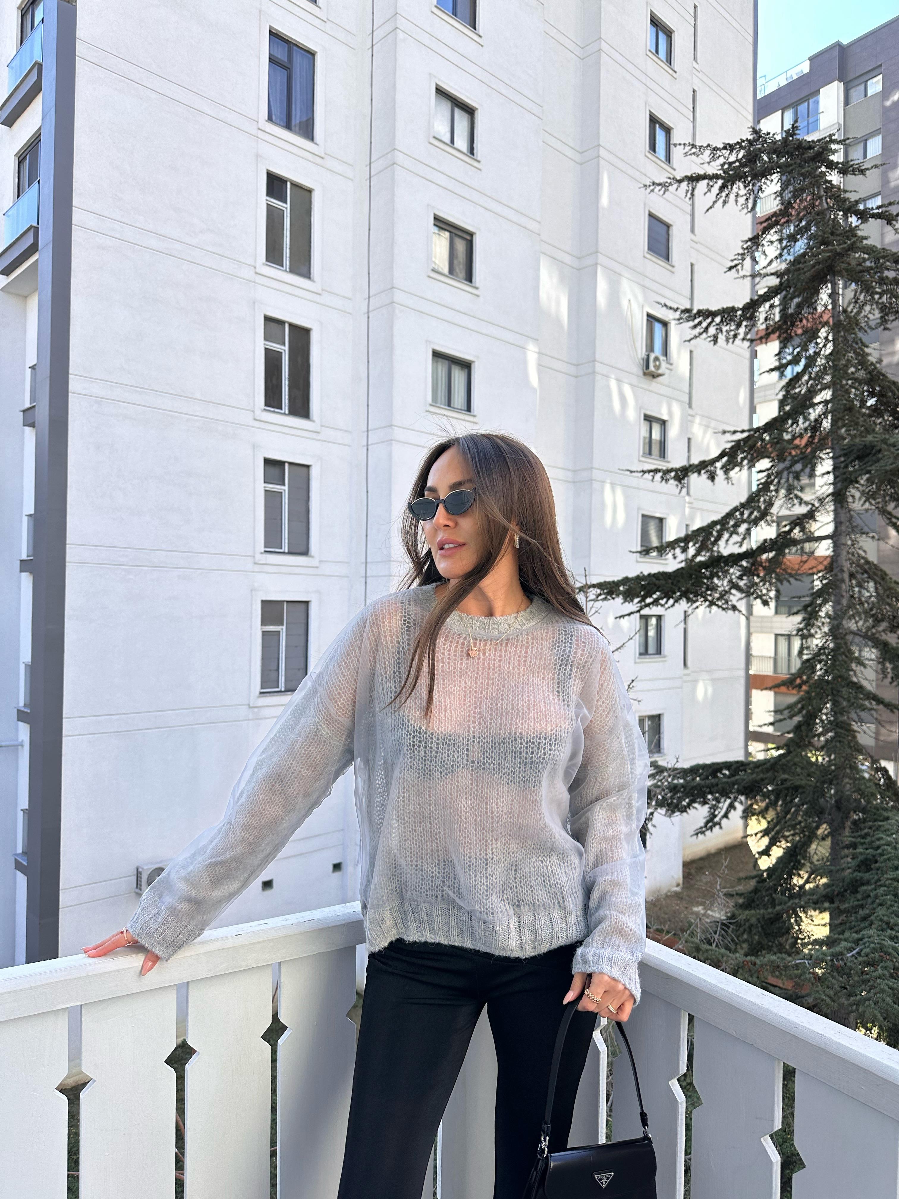 Gri Bisiklet Yaka Tüllü Kazak