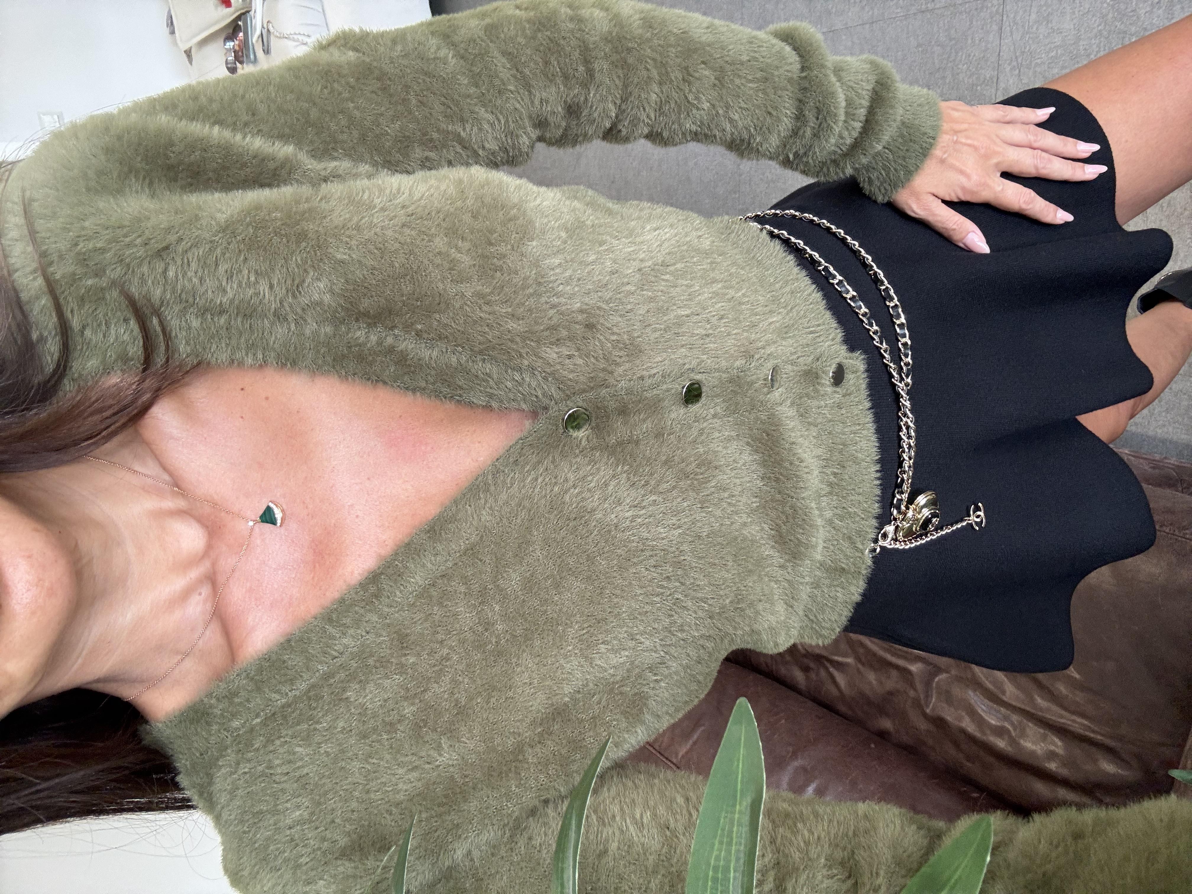 Haki Düğmeli Sakallı Hırka