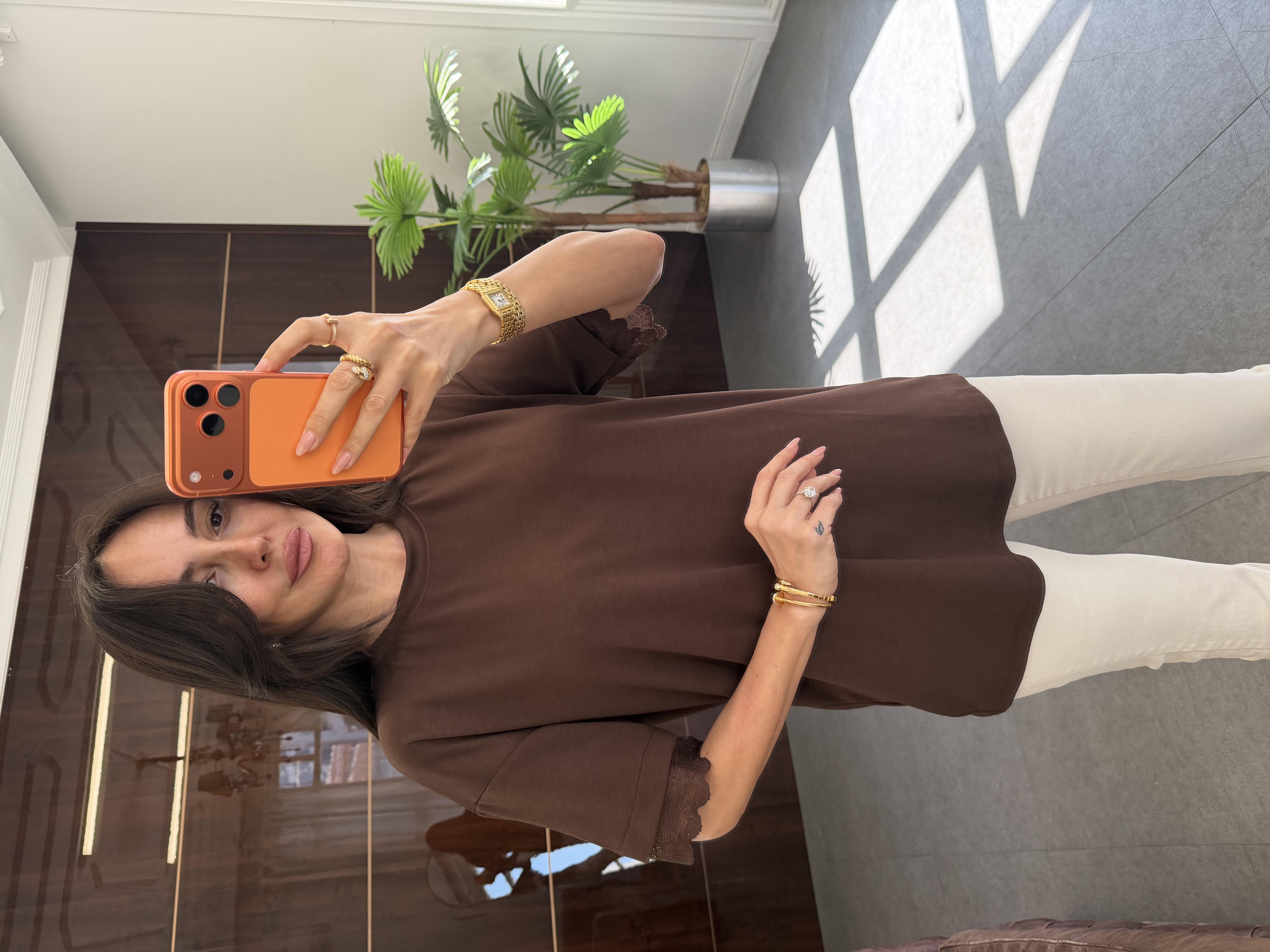 Kahve Dantel Tasarımlı Tişört