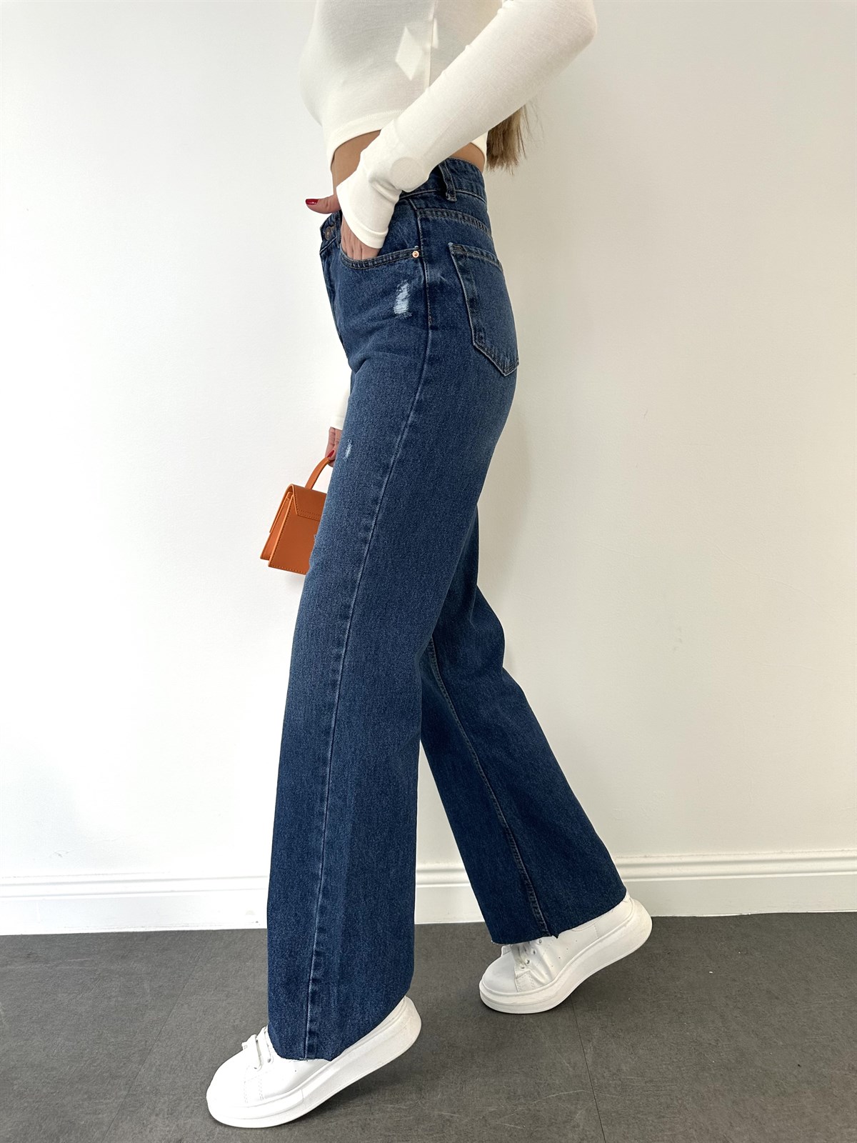 Koyu Mavi Bol Paça Kesik Mom Jean · 6