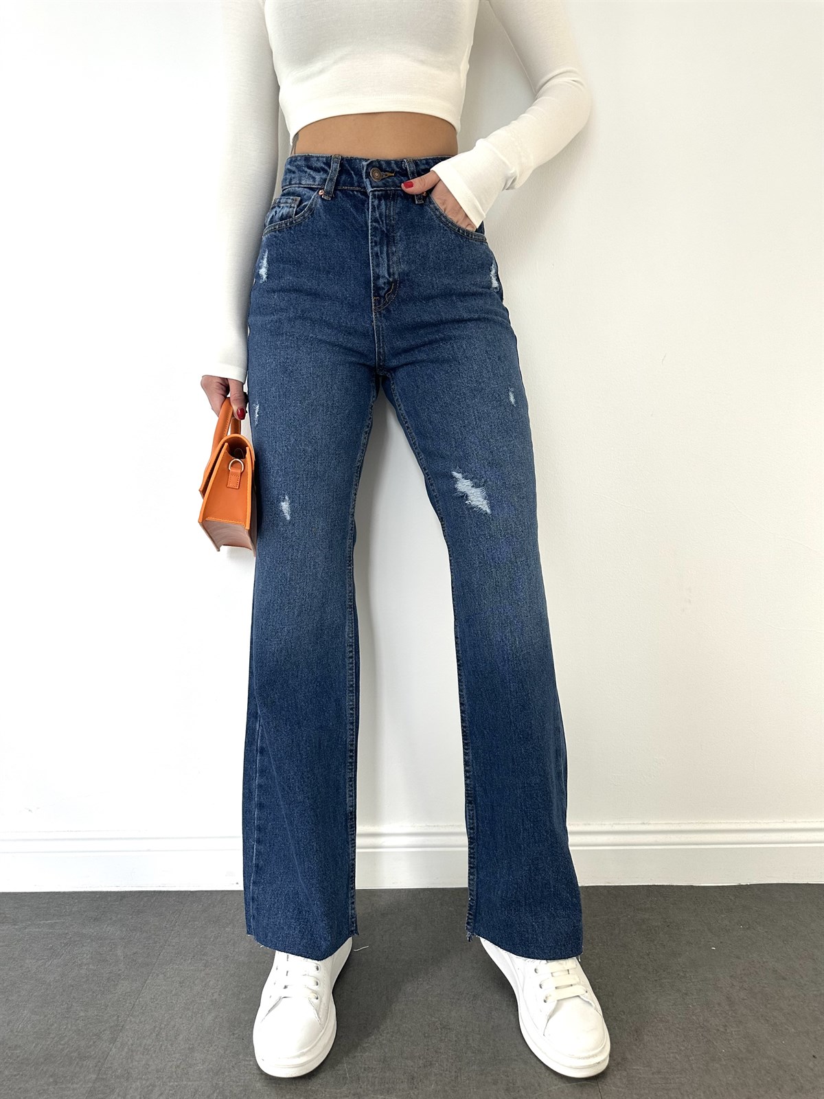 Koyu Mavi Bol Paça Kesik Mom Jean · 7