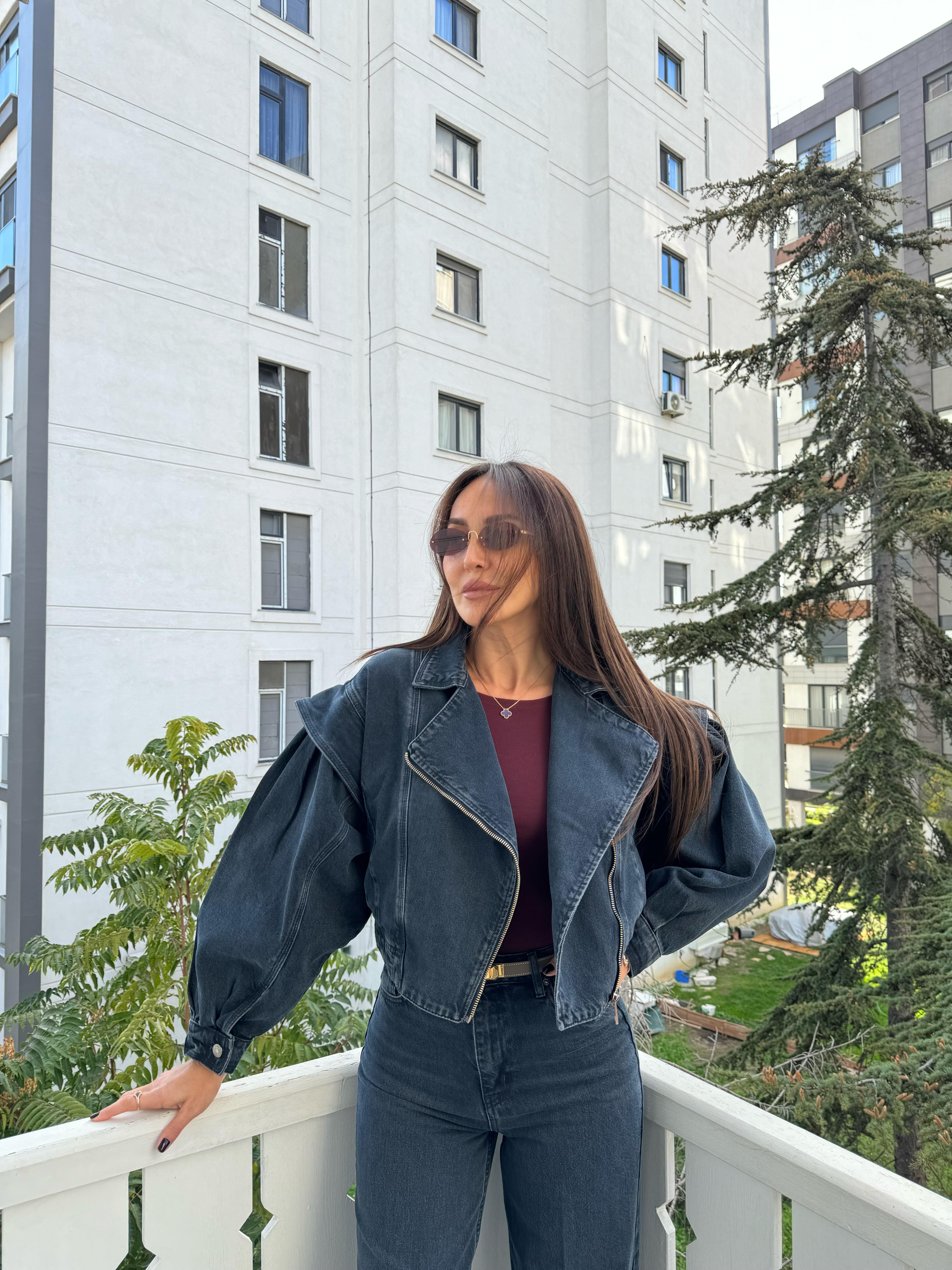 Koyu Mavi Kısa Denim Ceket