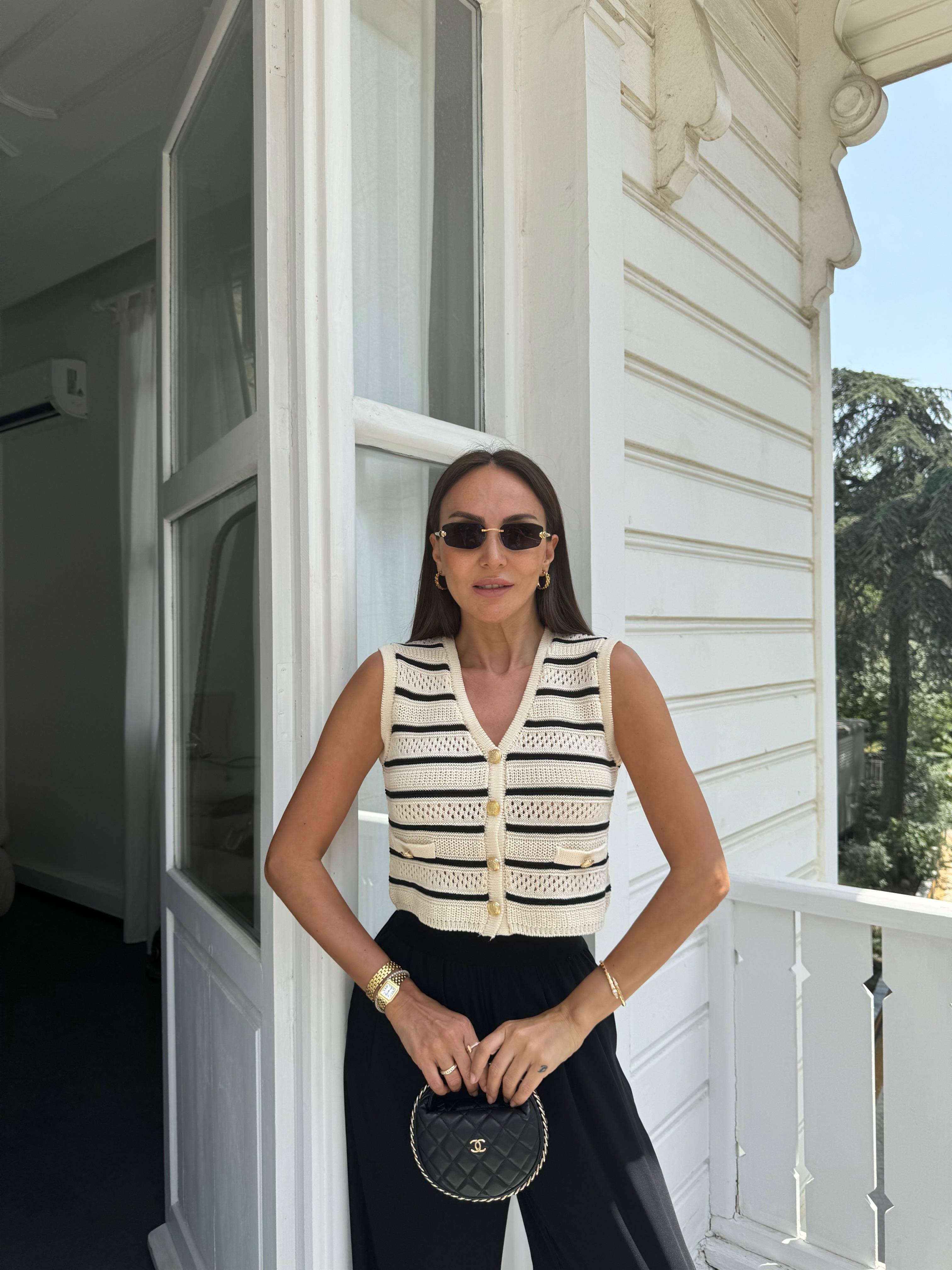 Krem Çizgili Ajurlu Yelek