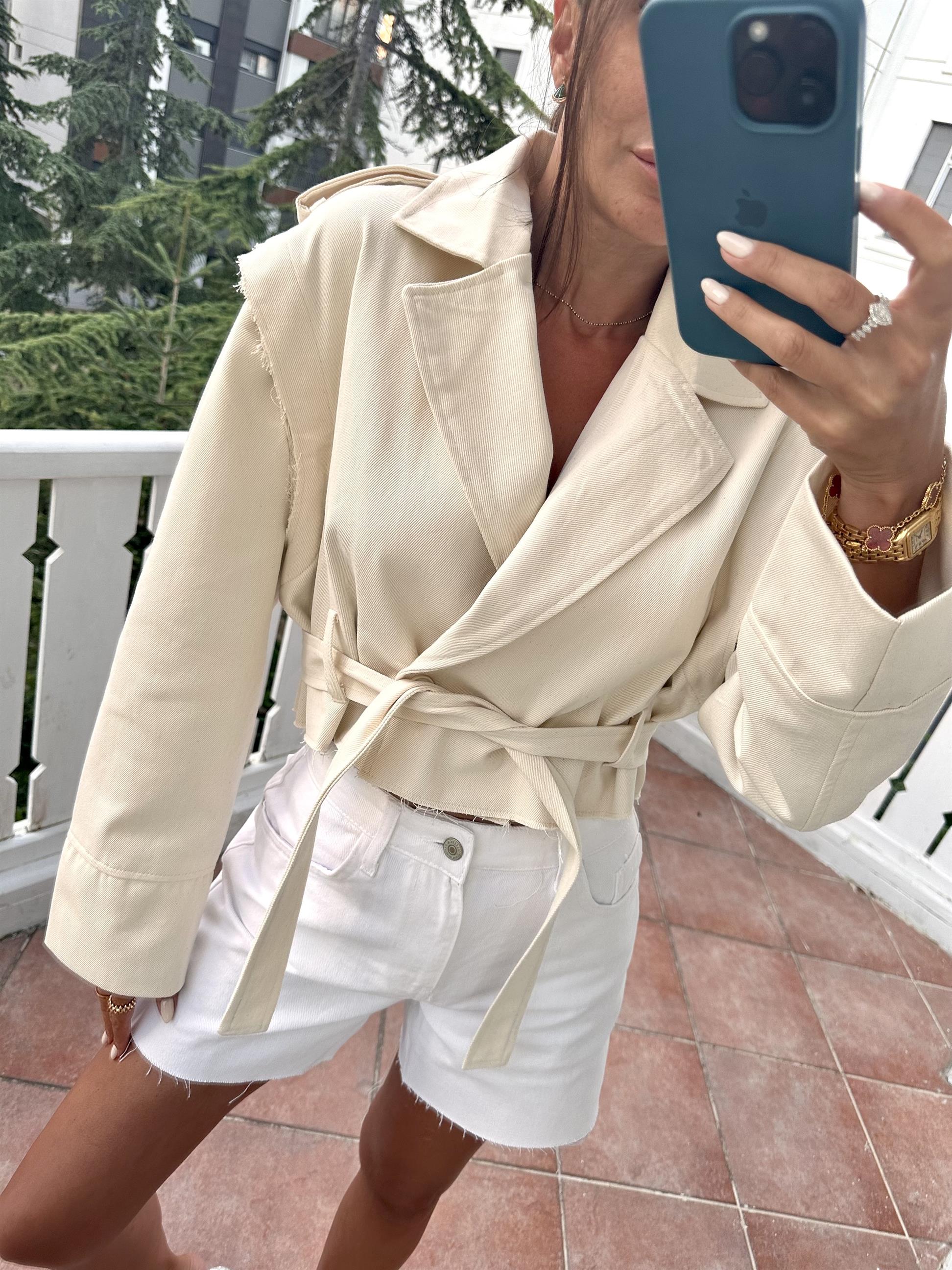 Krem  Kolları Ayrılabilir Kuşaklı Ceket