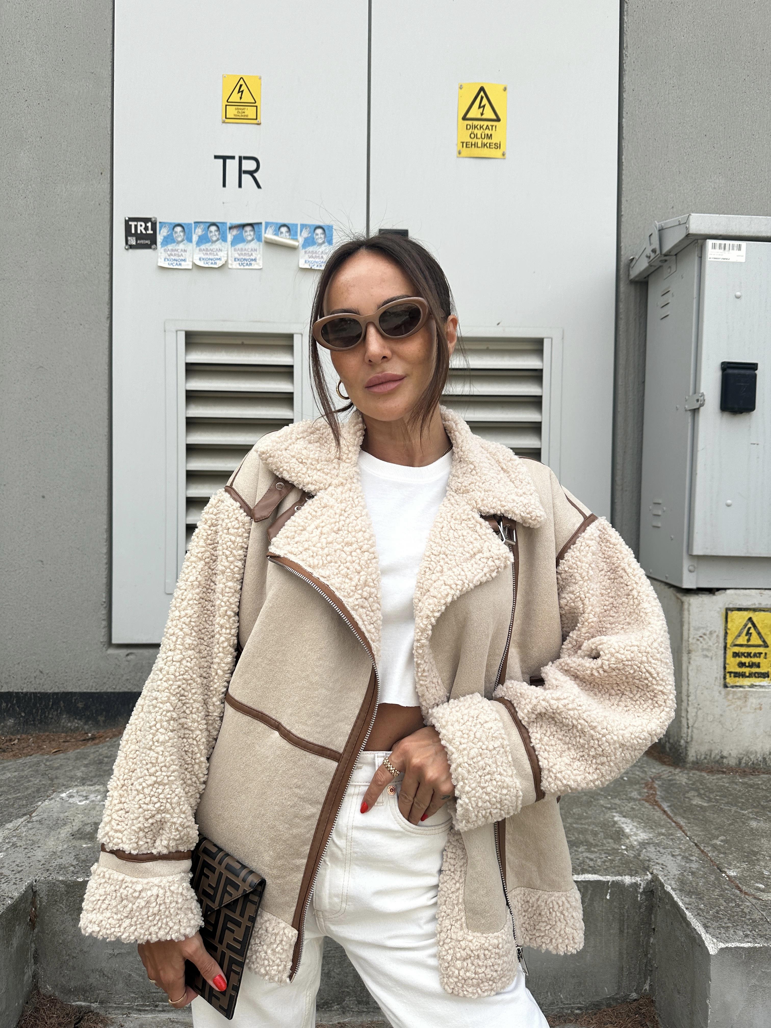 Krem Peluş Kemerli Ceket