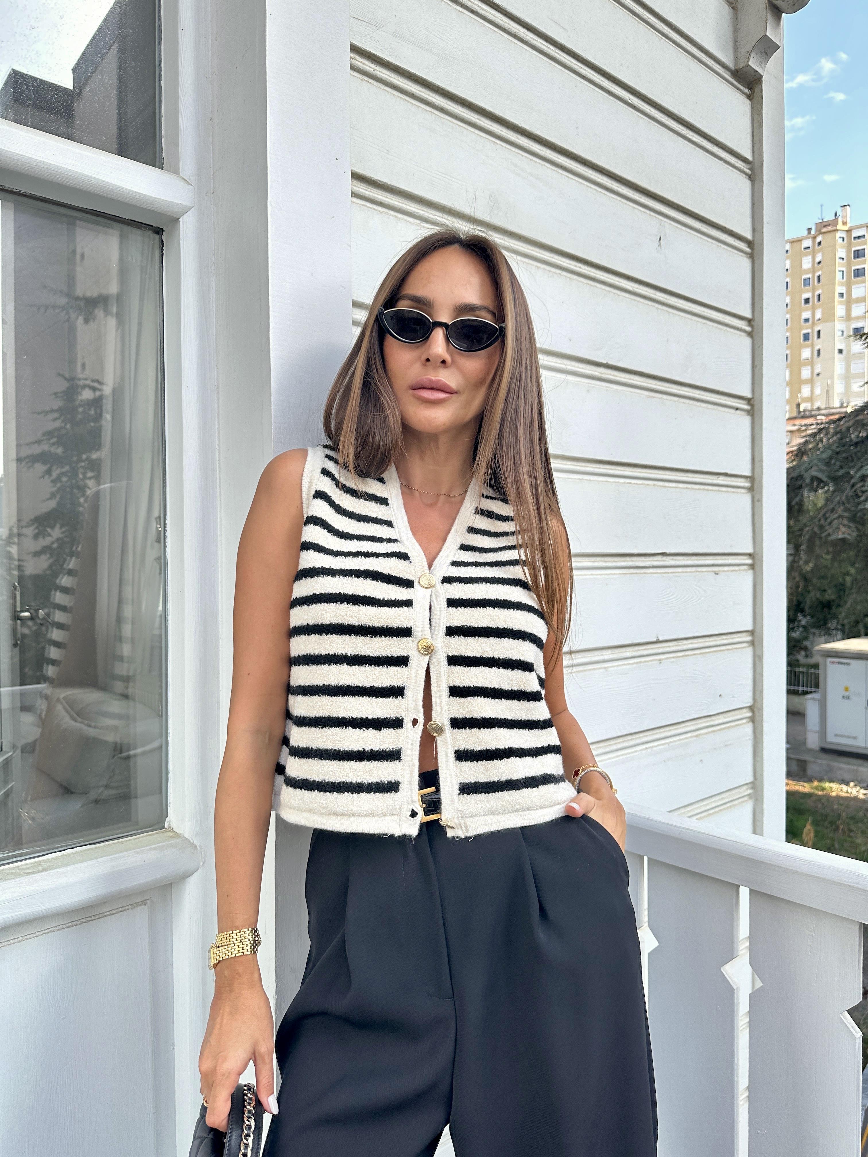 Krem V Yaka Havlu Desen Hırka