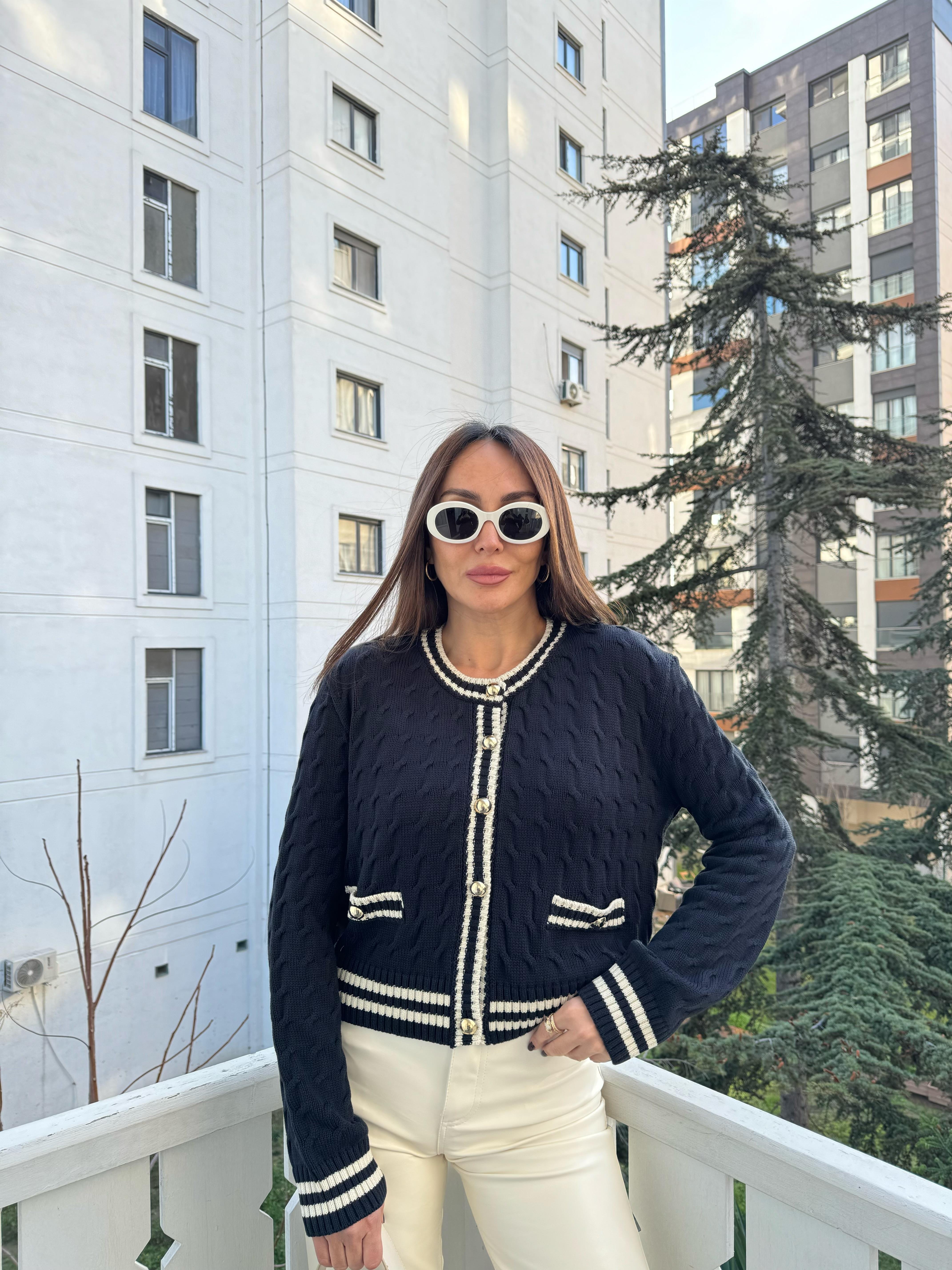 Lacivert Bisiklet Yaka Çizgili Düğmeli Triko Hırka