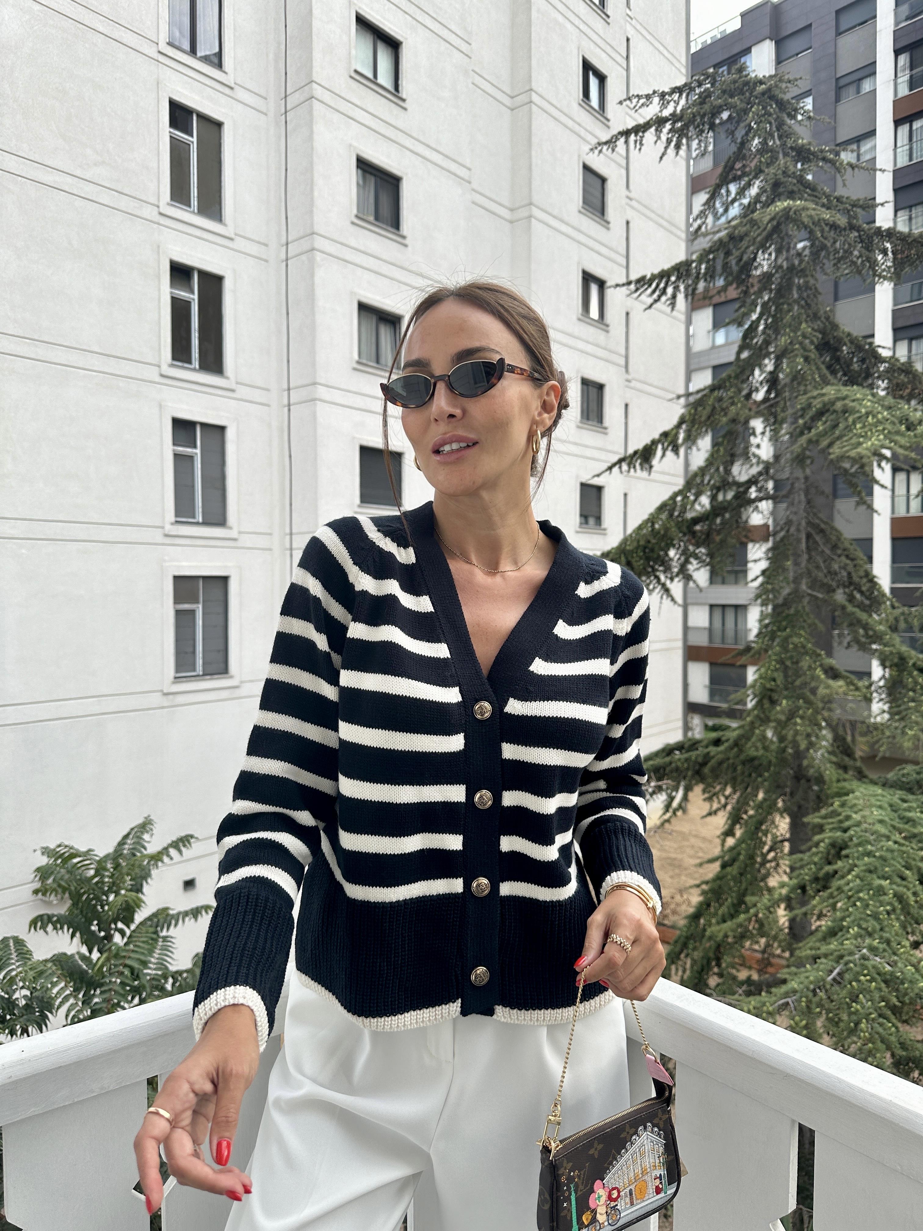 Lacivert Çizgili Yanı Yırtmaçlı Hırka