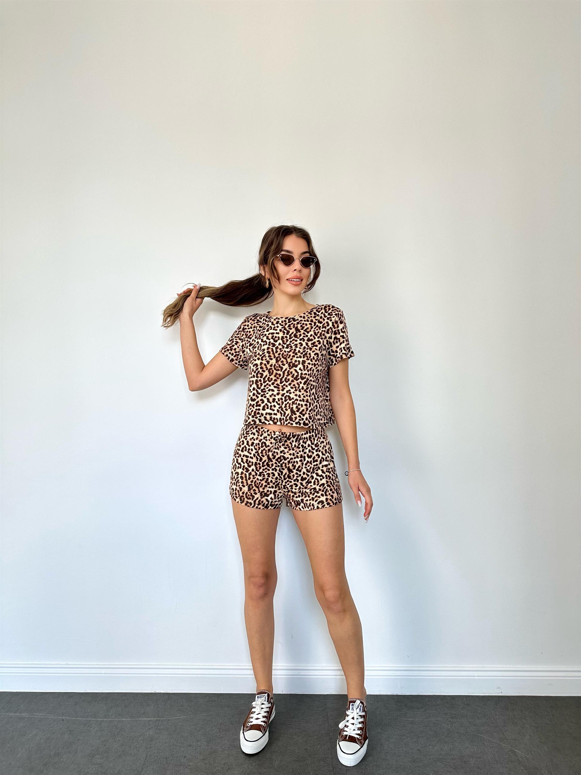 Leopar Desen Şortlu Kadın Takım · 9