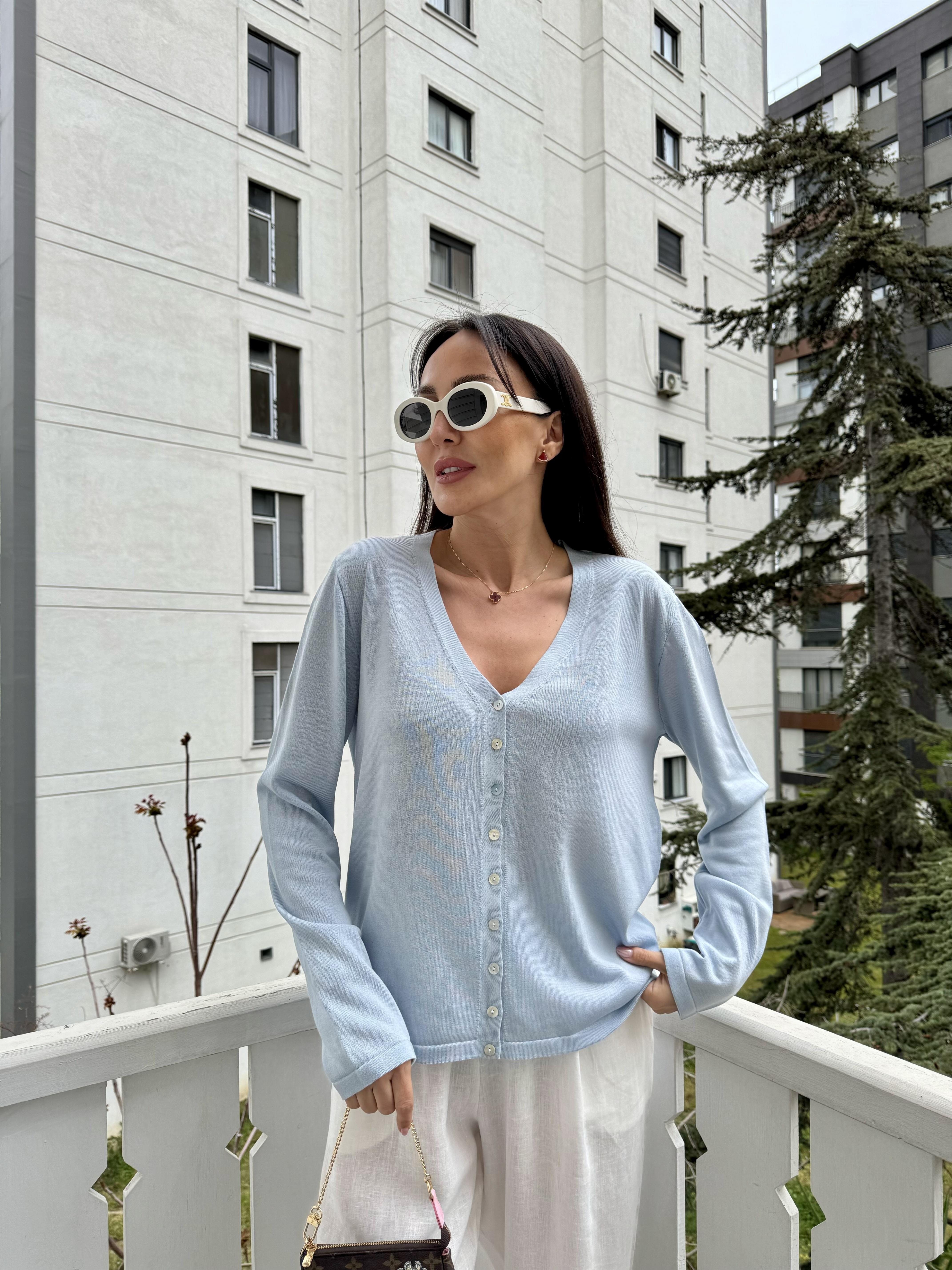 Mavi 9 Düğmeli Hırka