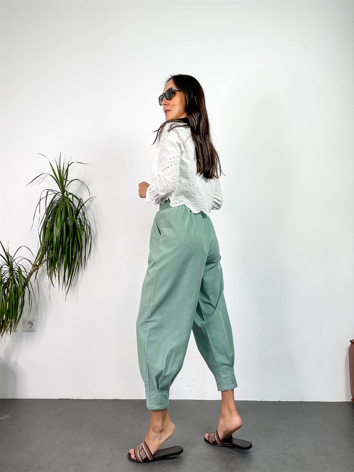 Mint Yeşil Paçası Pensli Bol Kesim  Beli Lastikli Pantolon · 6