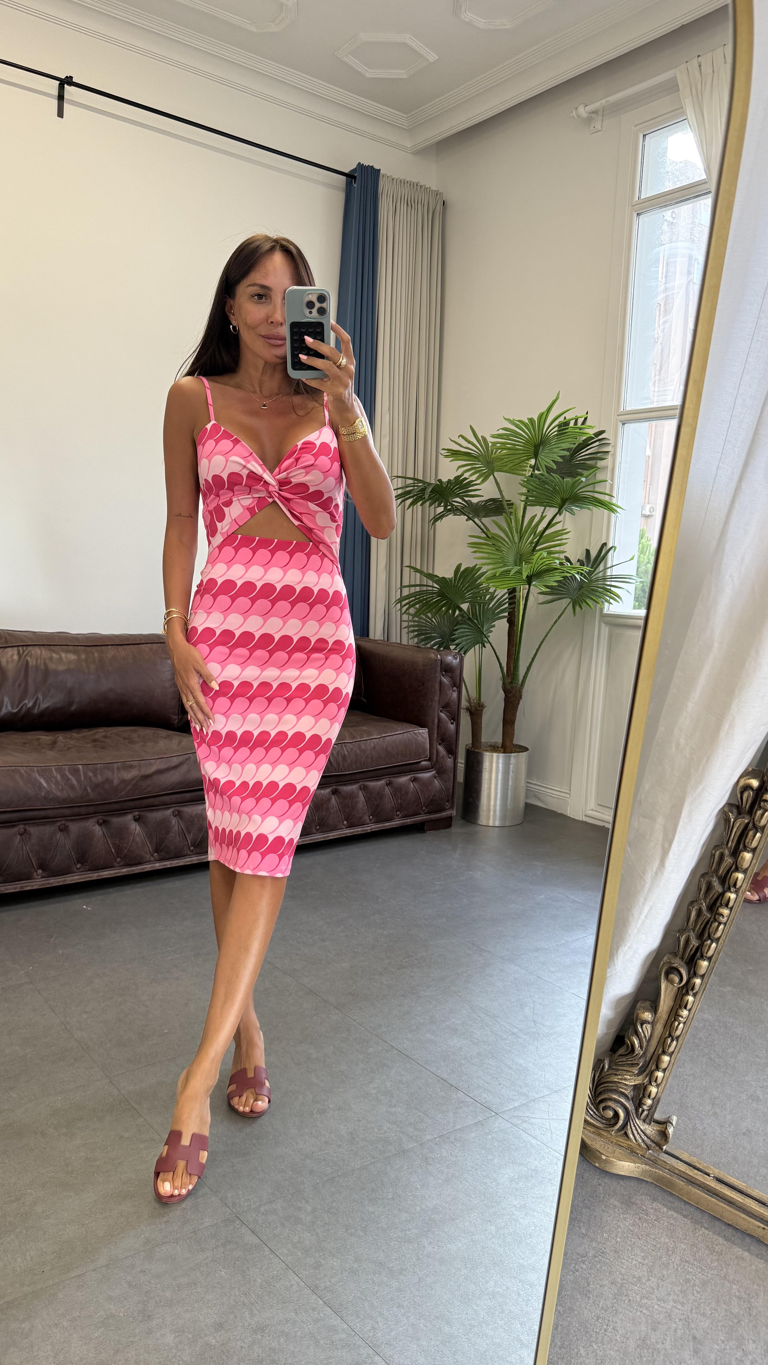 Pembe Önden Düğümlü Askılı Elbise