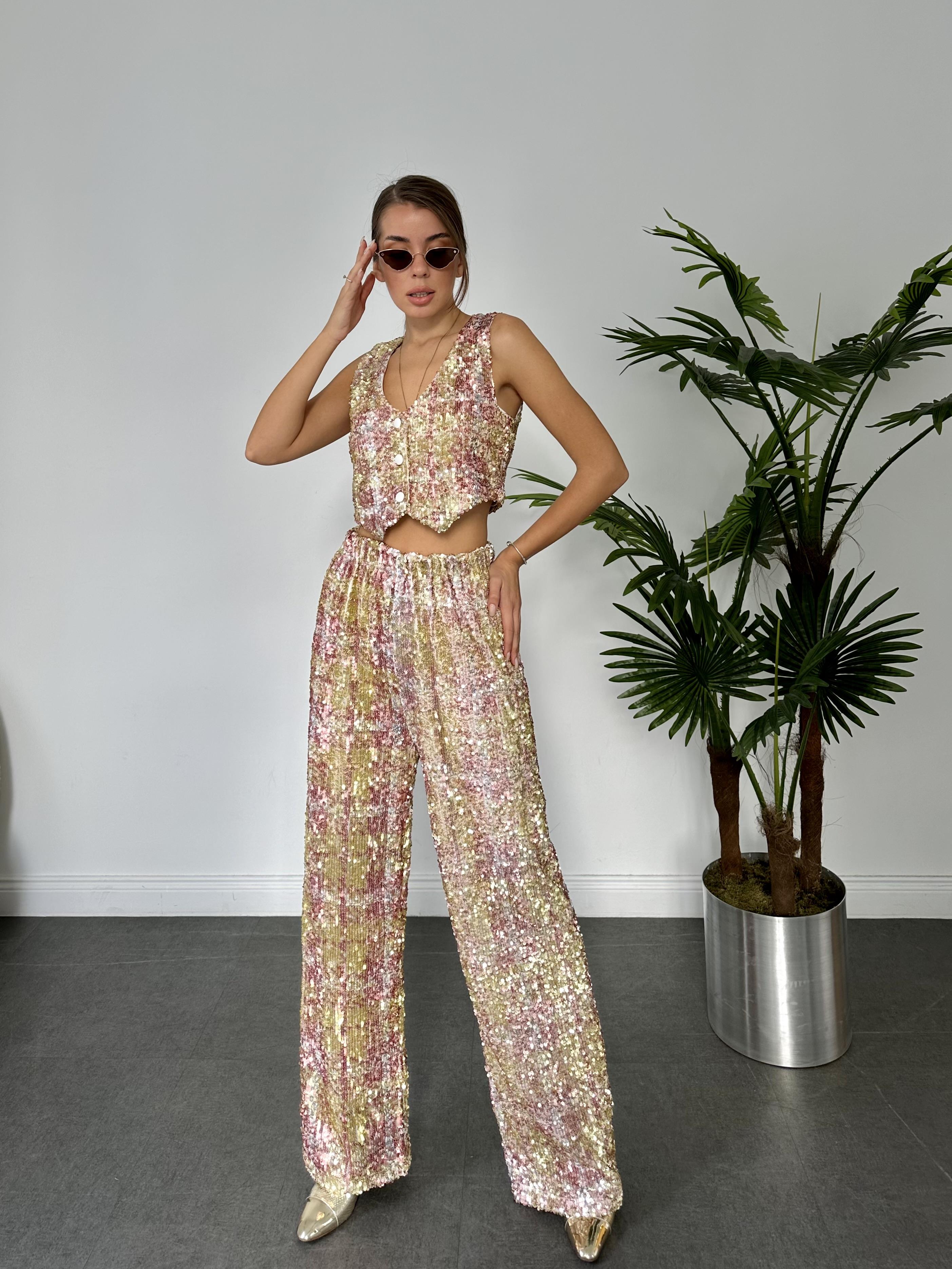 Pembe Pullu Yelekli Takım